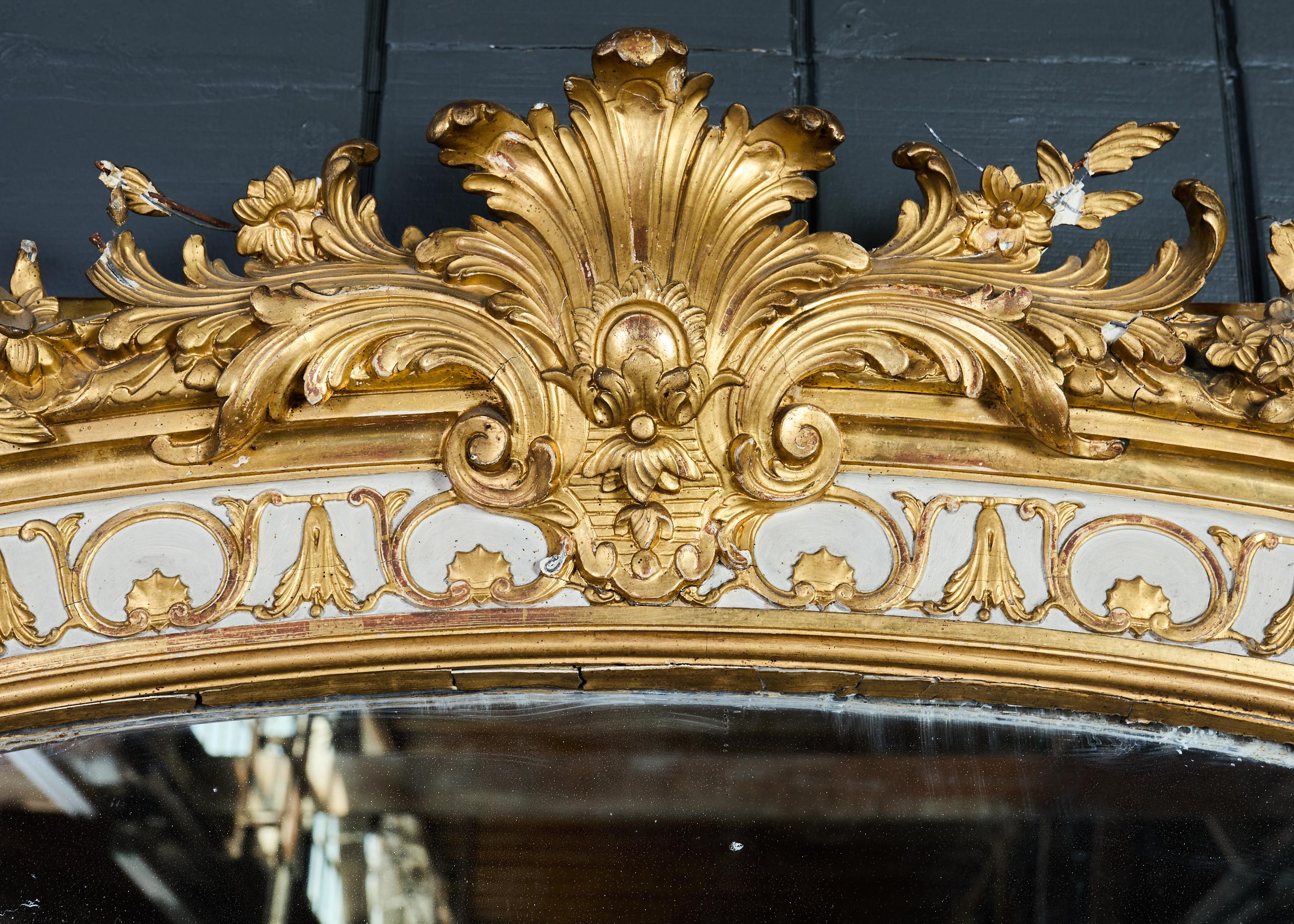 Monumental miroir de sol en bois doré de style Louis XVI en vente 1