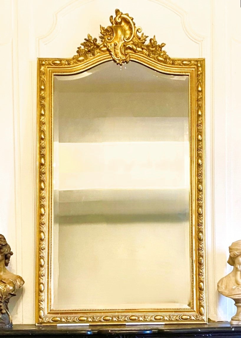 Magnificent very large carved wooden mirror / looking-glass gilded with gold leaf.
Mantelpiece, overmantel, bedroom mirror, wall mirror, entrance mirror, living room mirror, dining room mirror.
Louis XV style.
19th century - France
Moulded,