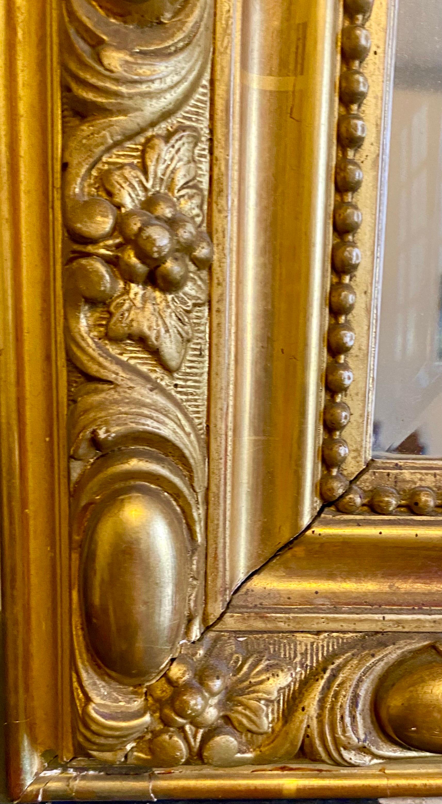 Verre Miroir monumental français doré à la feuille d'or de style Louis XV, Xixe France en vente