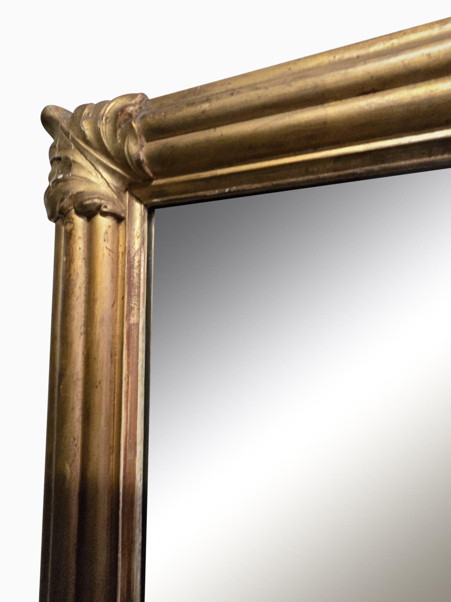 Monumentale französische Spiegel aus goldenem Holz - Historische Schätze der Eleganz
Versetzen Sie sich in die Grandeur des 19. Jahrhunderts mit unseren monumentalen französischen Spiegeln aus vergoldetem Holz. Mit einer beeindruckenden Größe von