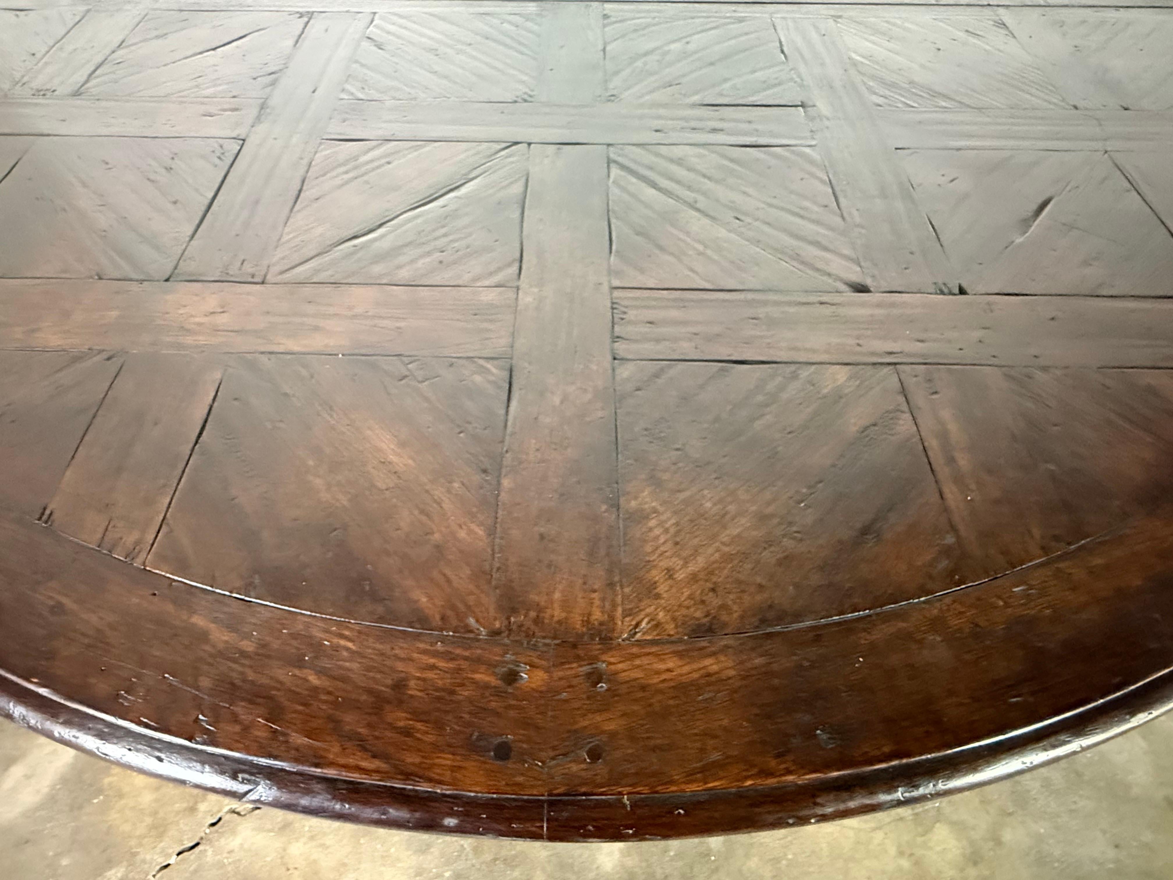 Mesa de comedor extensible de granja monumental de roble francés en venta 8