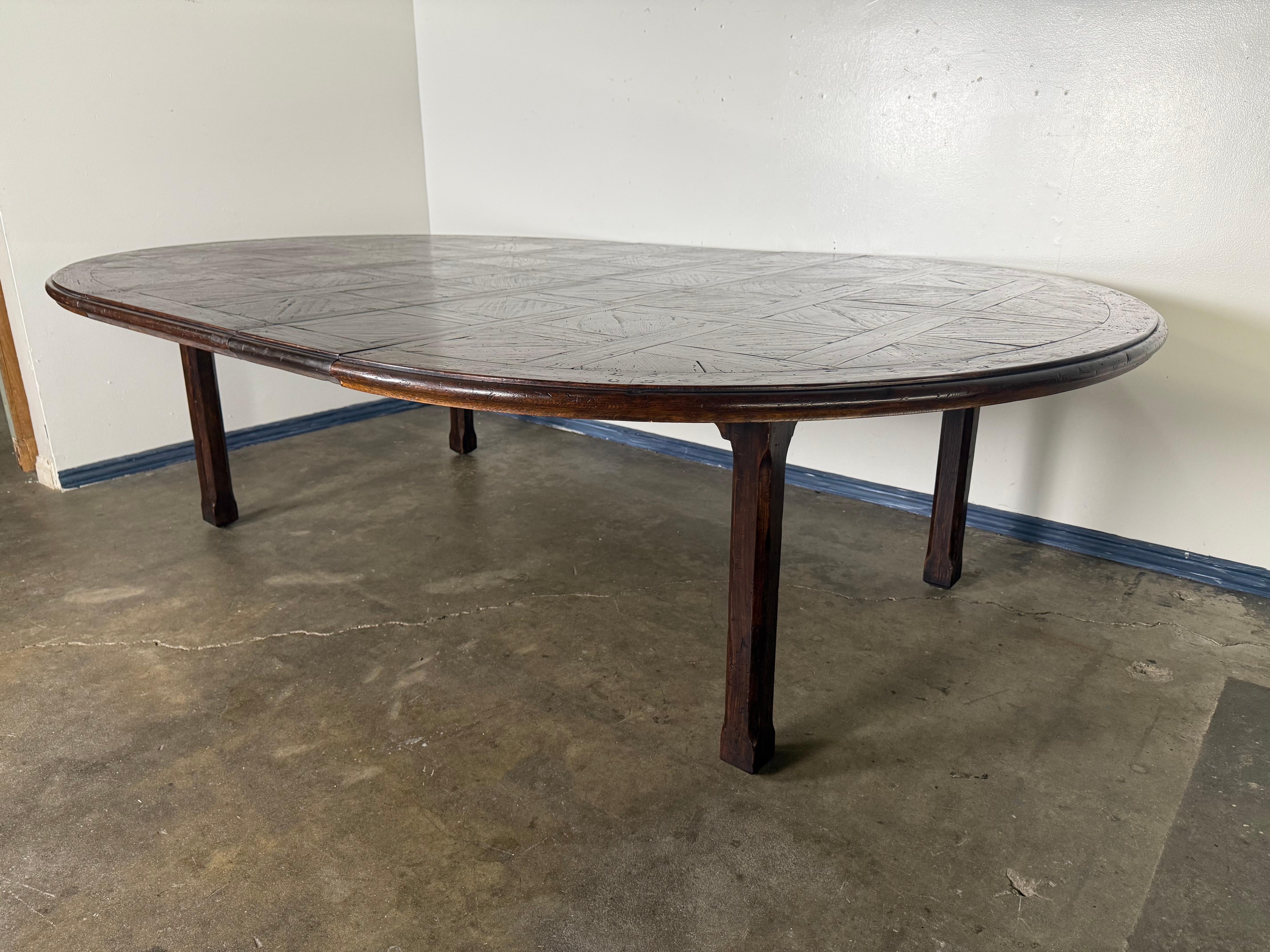 Mesa de comedor extensible de granja monumental de roble francés Roble en venta