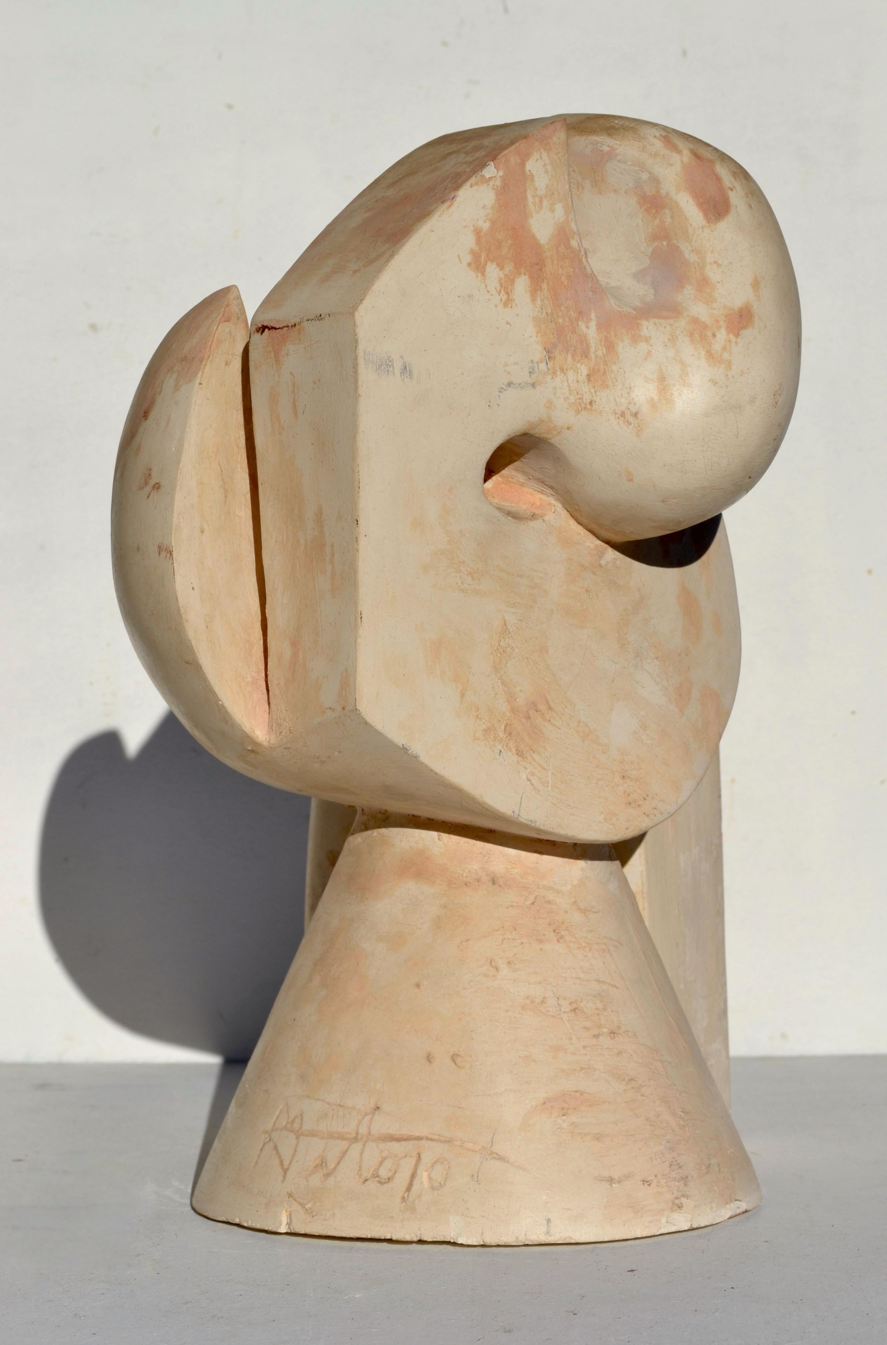 Exceptionnelle sculpture en plâtre du milieu du siècle, fabriquée en France dans les années 1950.
Cette forme biomorphique frappante présente des courbes entrecroisées, des évidements sculptés et un sens dynamique du mouvement, caractéristique de