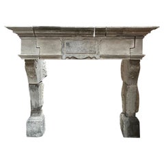 Monumentaler französischer Renaissance-Kaminmantel - Akanthus & Volutenpfosten
