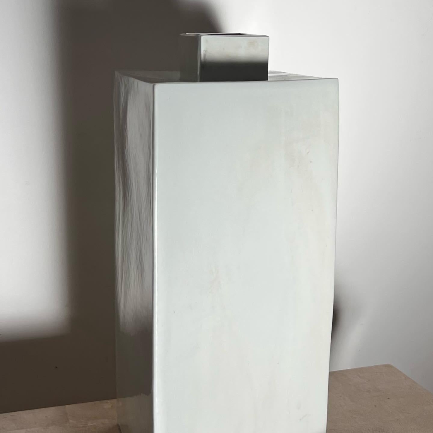 Inconnu Vase géométrique monumental avec couvercle, 20e siècle  en vente