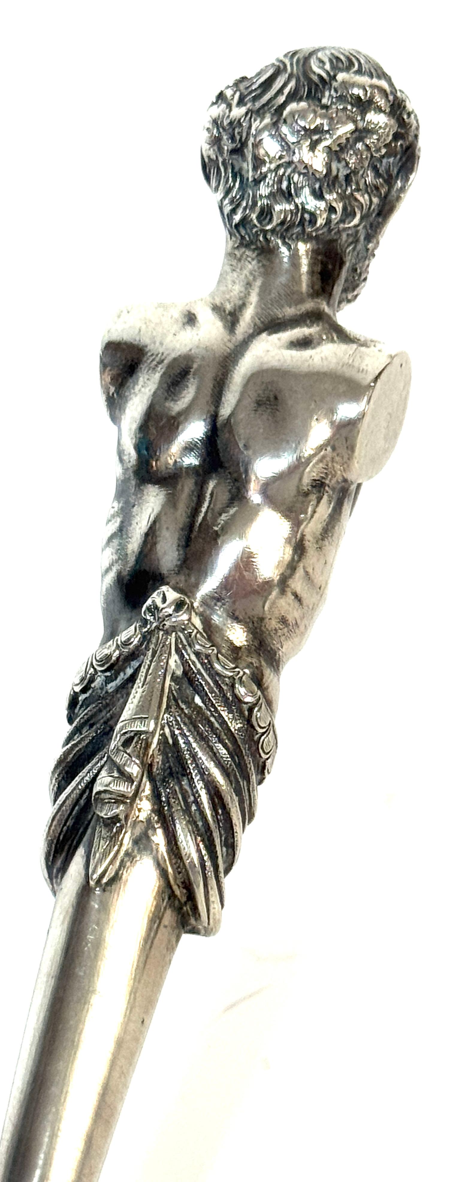 Monumentale George Sharp per J.E. Caldwell & Co. Mestolo d'argento con moneta classica in vendita 7