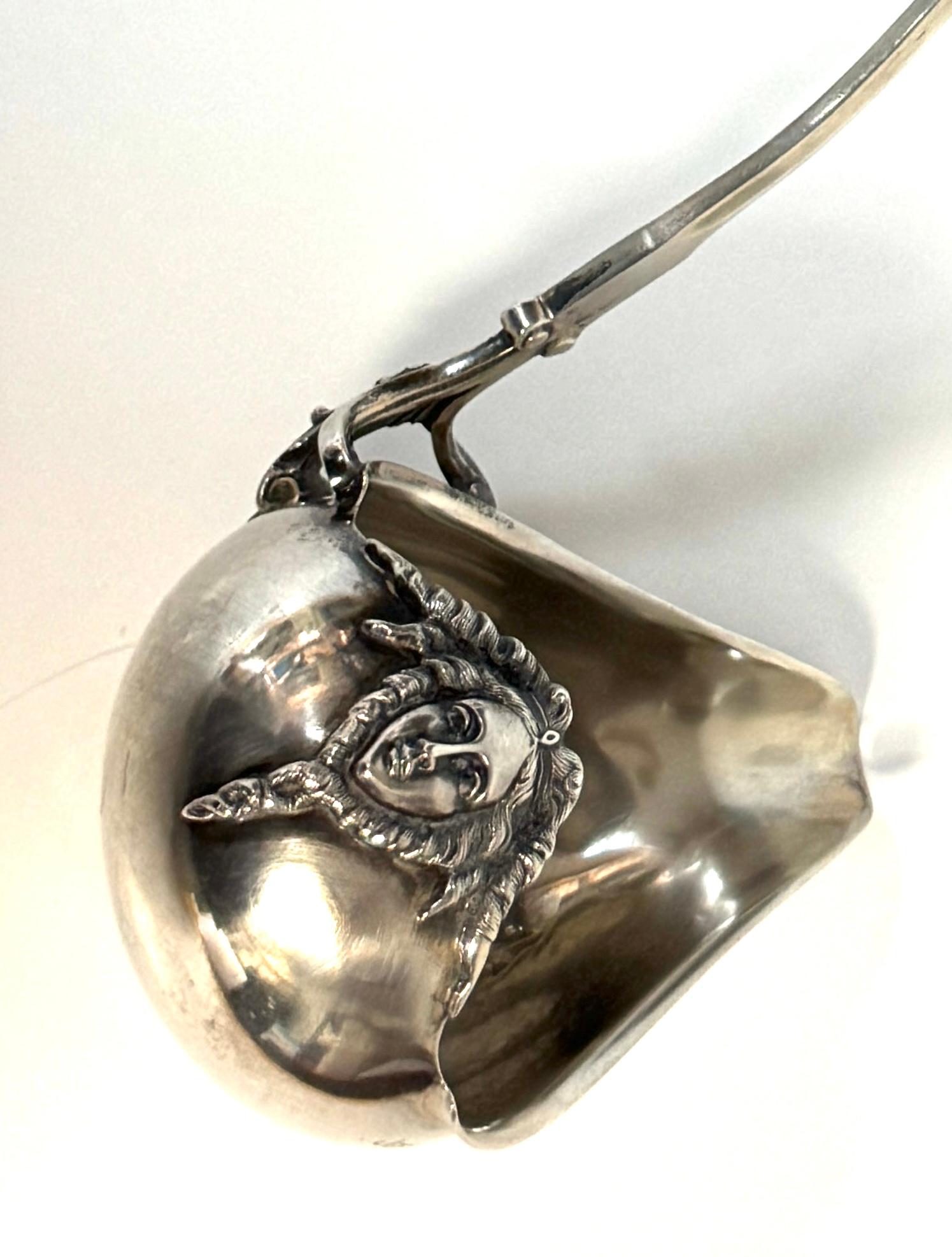 Monumentale George Sharp per J.E. Caldwell & Co. Mestolo d'argento con moneta classica in vendita 11