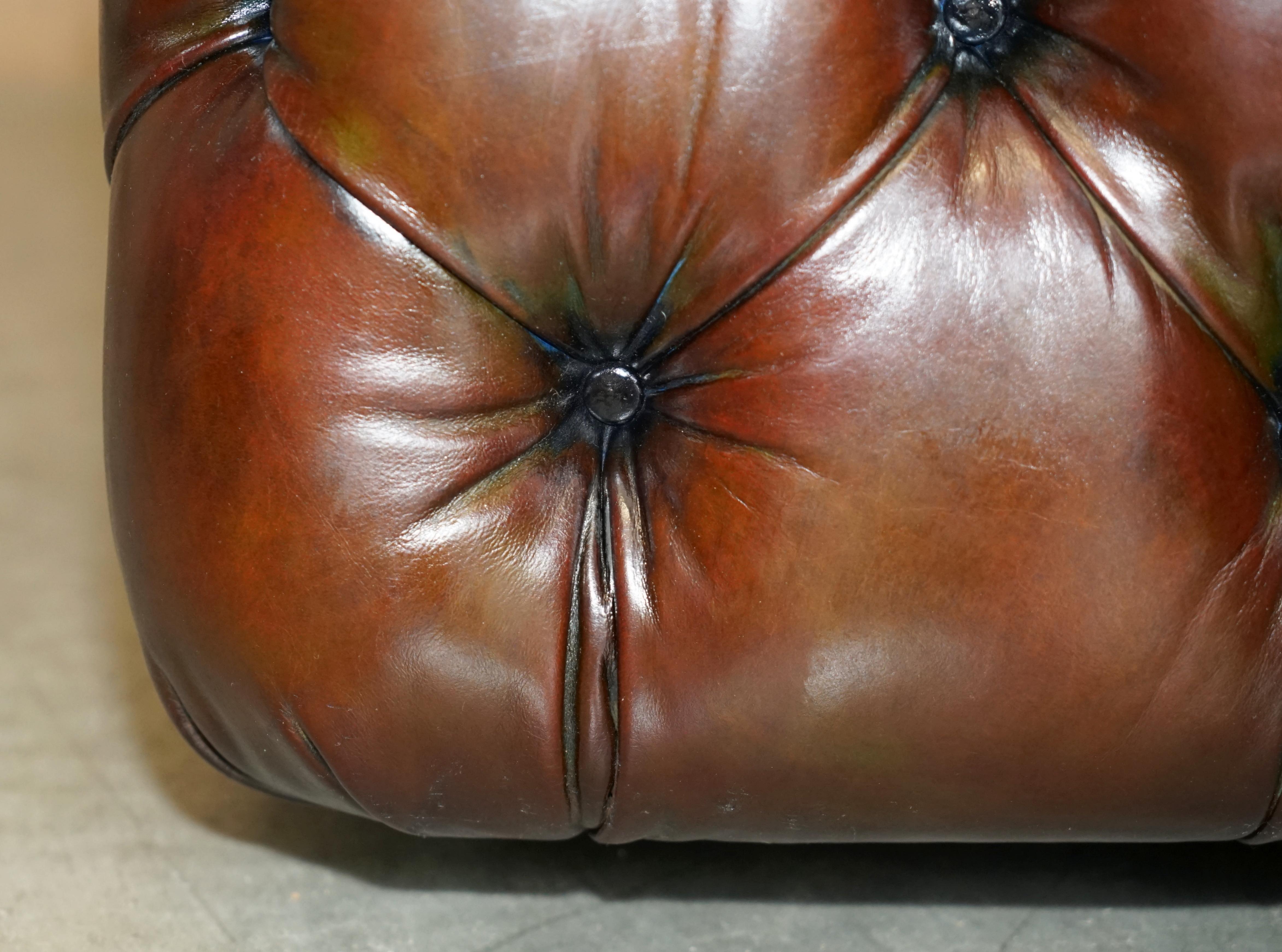 20th Century MONUMENTAL GEORGE SMITH RESTORED BROWN LEATHER CHESTERFiELD FOOTSTOOL OTTOMAN For Sale