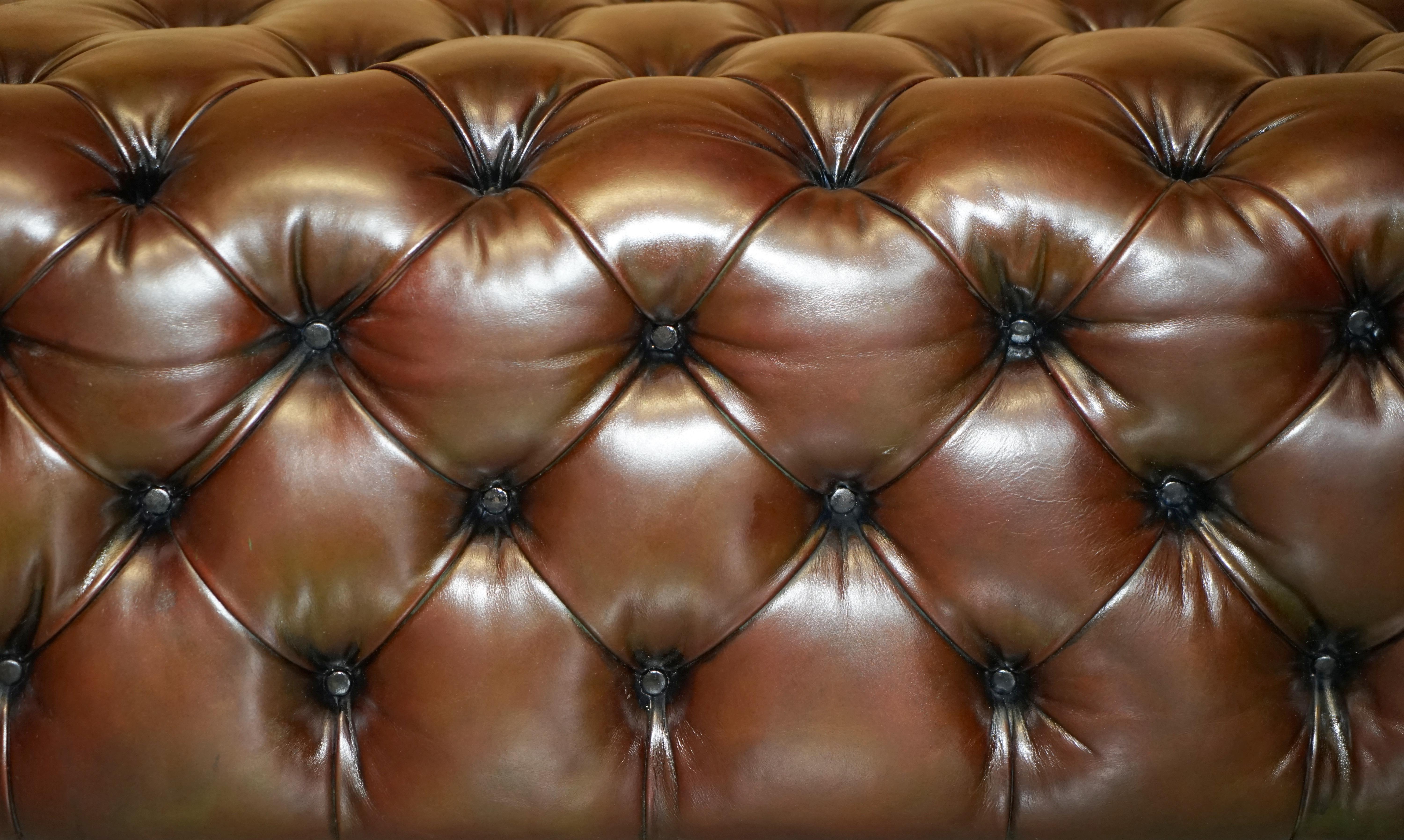 Leather MONUMENTAL GEORGE SMITH RESTORED BROWN LEATHER CHESTERFiELD FOOTSTOOL OTTOMAN For Sale