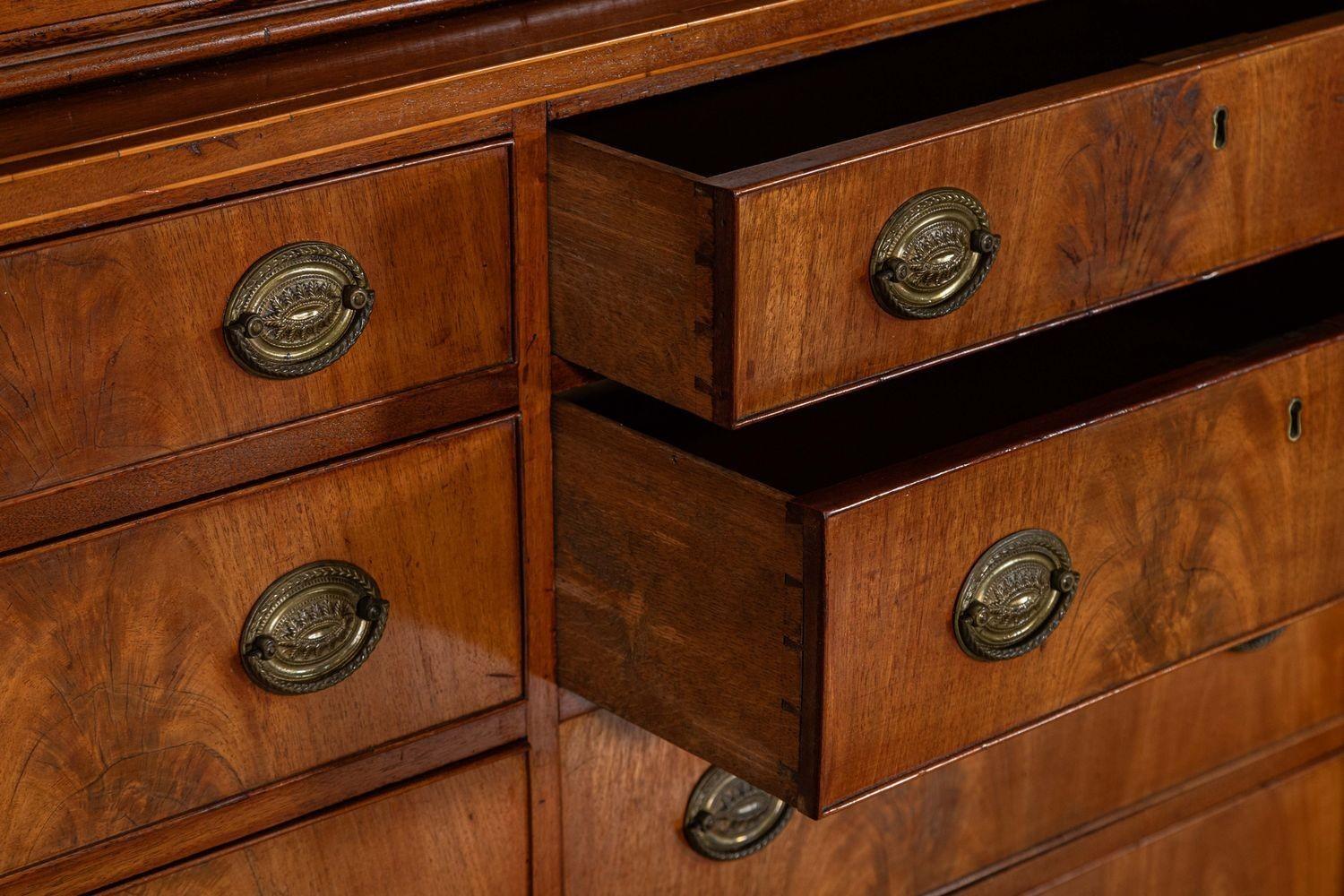 Monumentale libreria georgiana inglese in mogano con ante a strappo in vendita 12