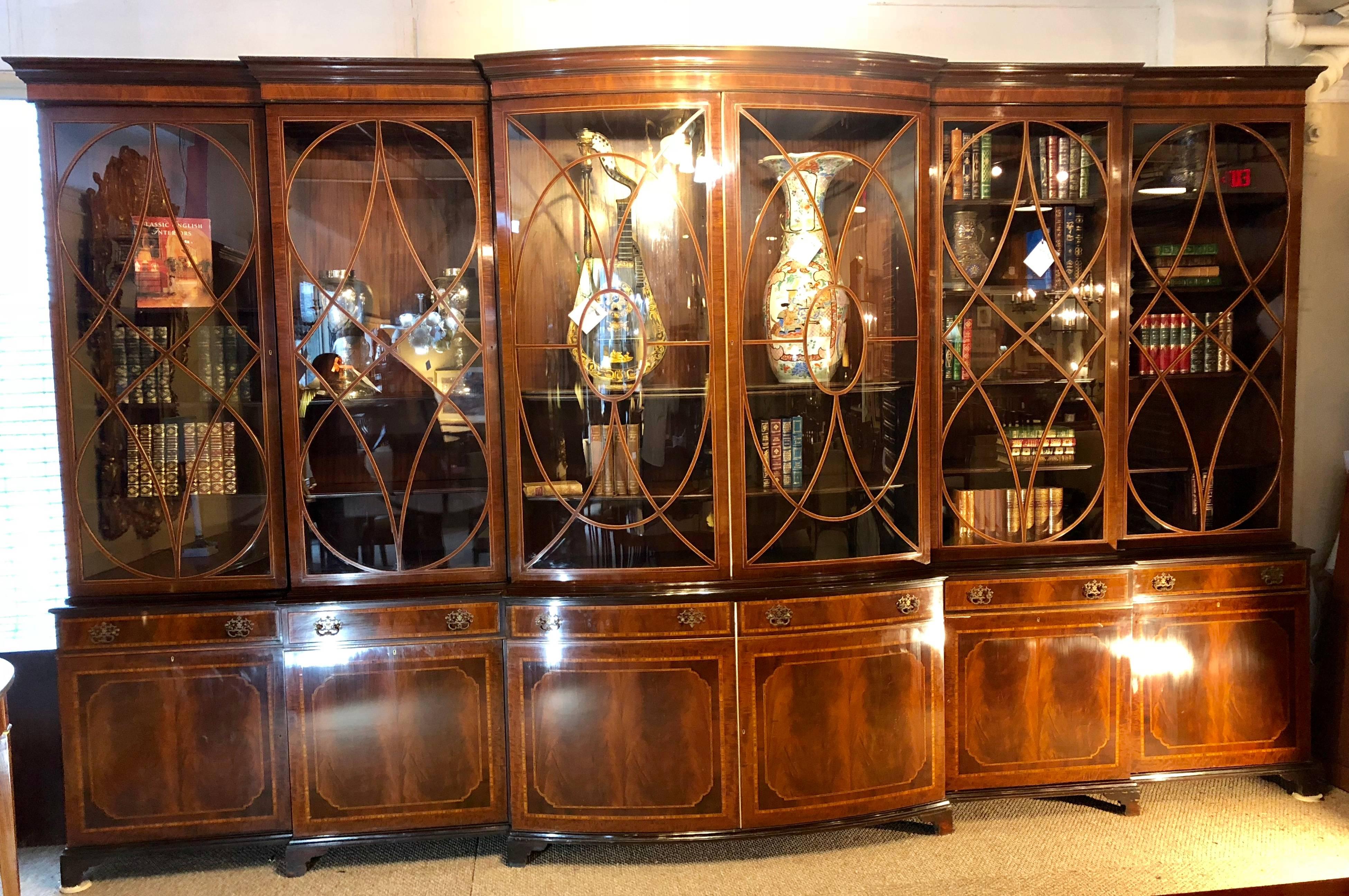 Monumental Georgian Schmieg and Kotzian Custom Bow Breakfront Bookcase Cabinet In Good Condition In Stamford, CT