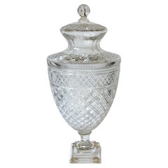 Urna monumentale in vetro tagliato in stile georgiano  24" H