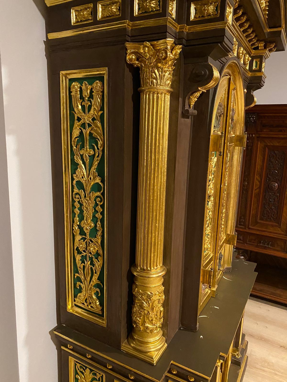Monumental meuble de rangement éclectique allemand du 18ème siècle en vente 12
