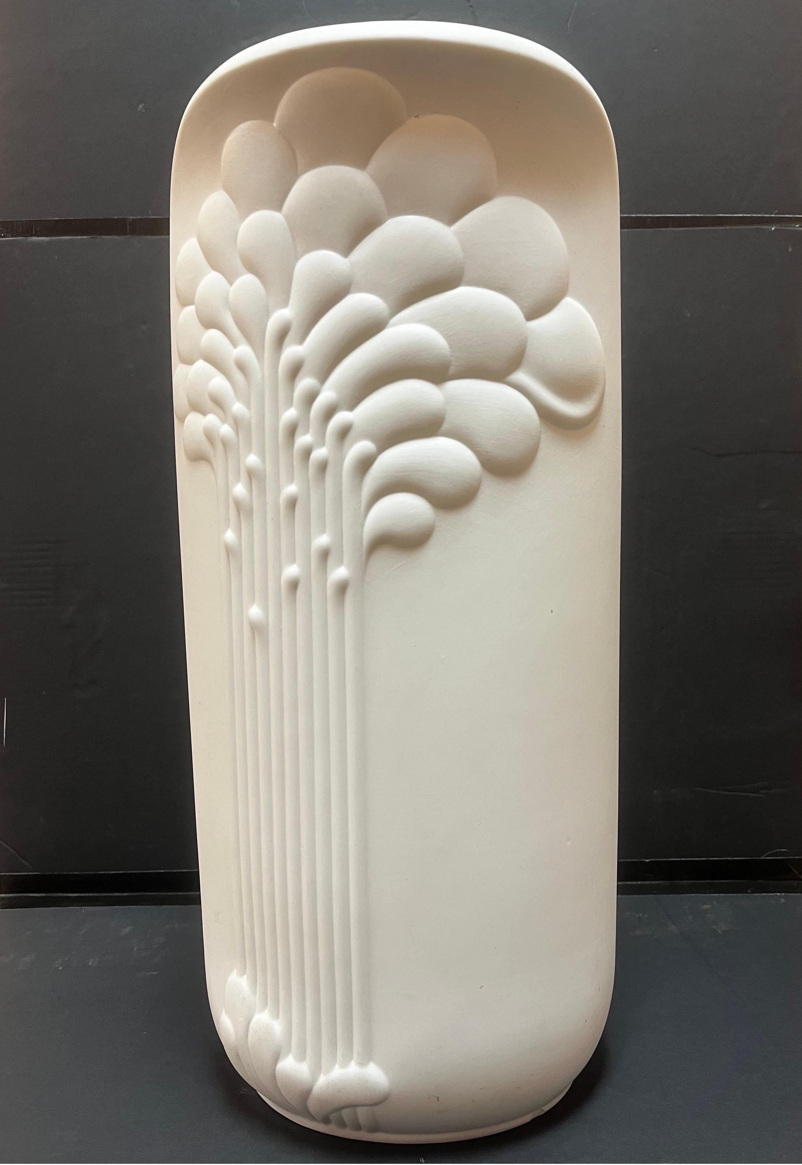 A vintage circa 1970's monumental floor vase or umbrella stand by Manfred Frey for Kaiser West Germany. This large porcelain vase stands at just under 22 inches in height. The design has an op art feel to it and is complimented by the matte finish.