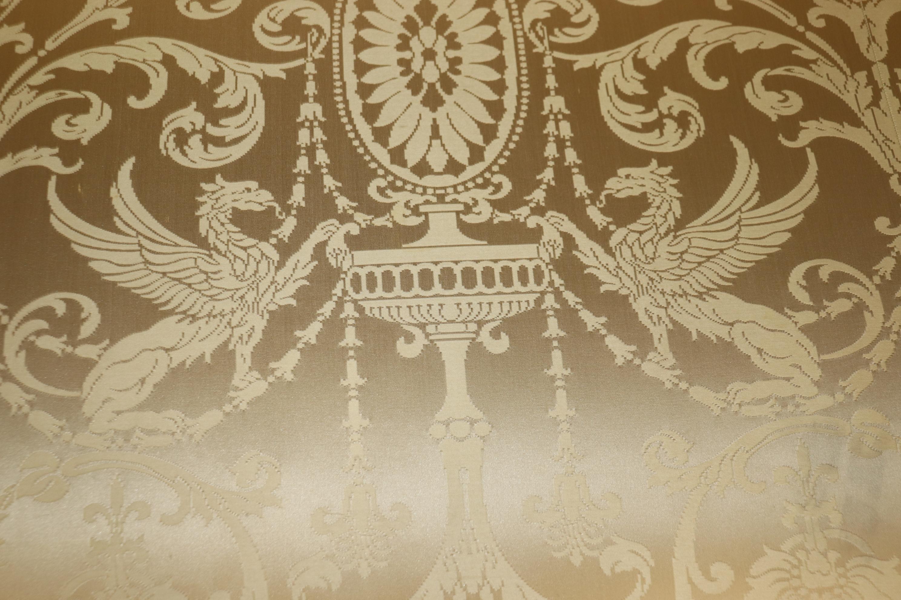 Monumentale vergoldete, sorgfältig geschnitzte französische Louis-XVI-Sofa-Seidenpolsterung im Louis-XVI-Stil im Angebot 3