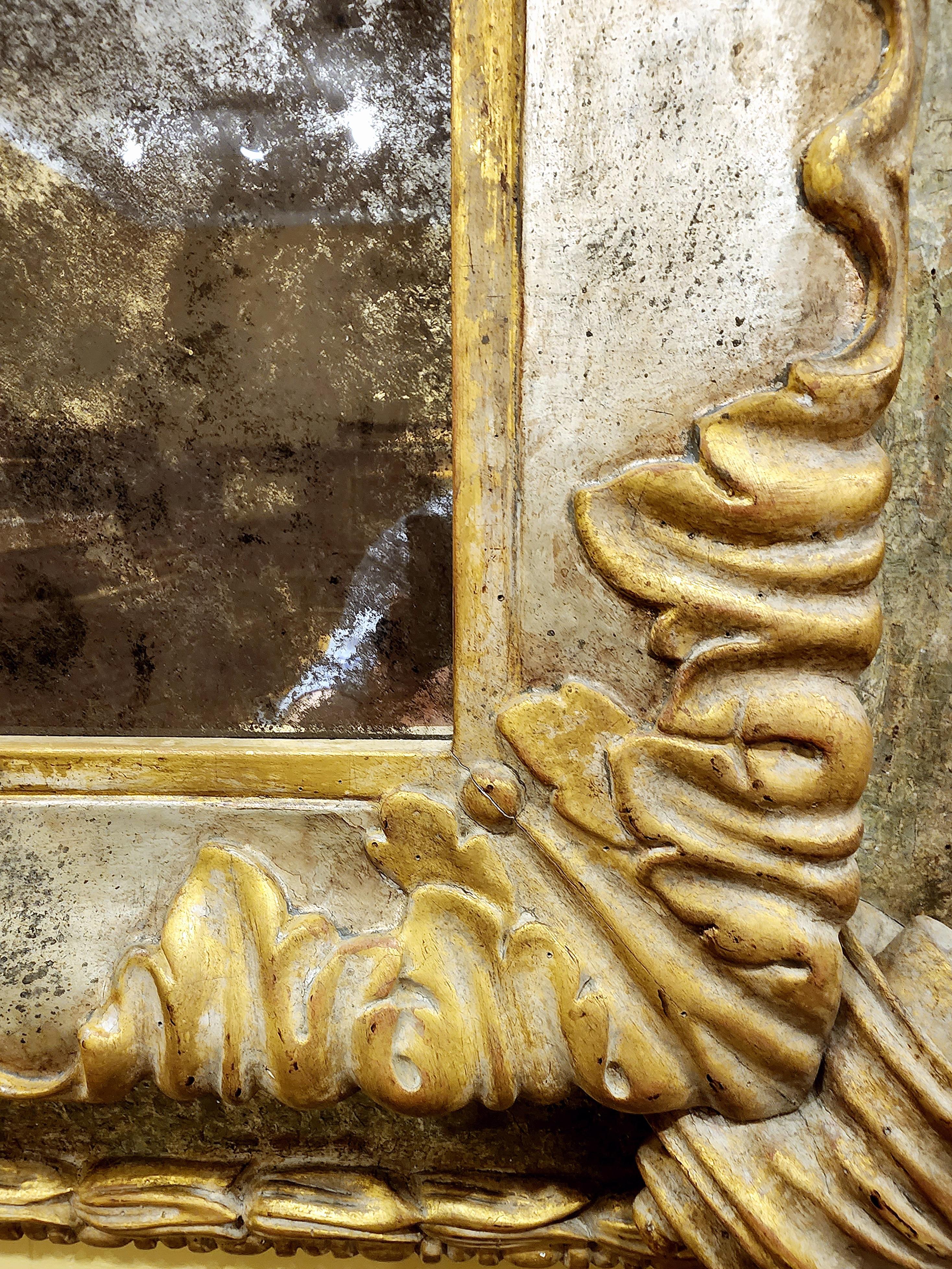 Grand miroir de style baroque sculpté et doré à la main Excellent état - En vente à Hudson, NY