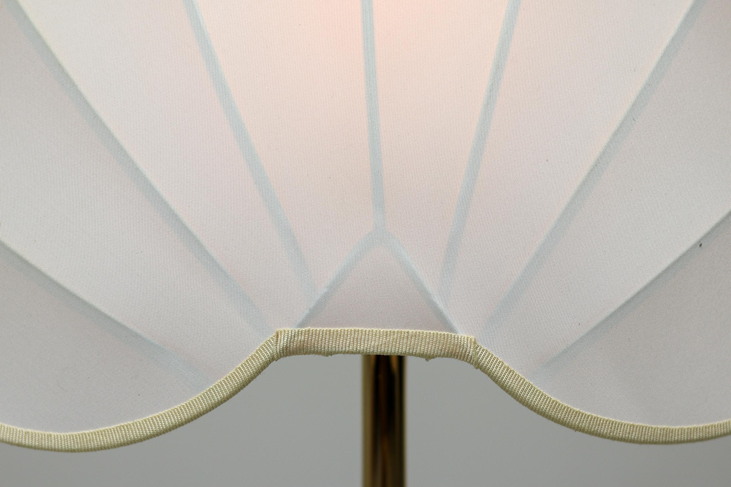 Monumentale Kranich- oder Reiher-Stehlampe aus vergoldetem Messing von Antonio Pavia (20. Jahrhundert) im Angebot