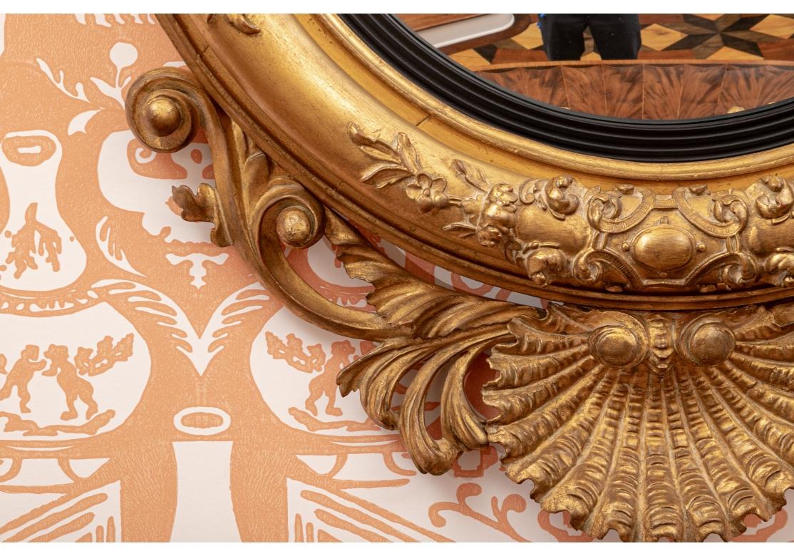 Monumentaler vergoldeter und ebonisierter konvexer Spiegel mit Adler im Zustand „Gut“ im Angebot in Bridgeport, CT