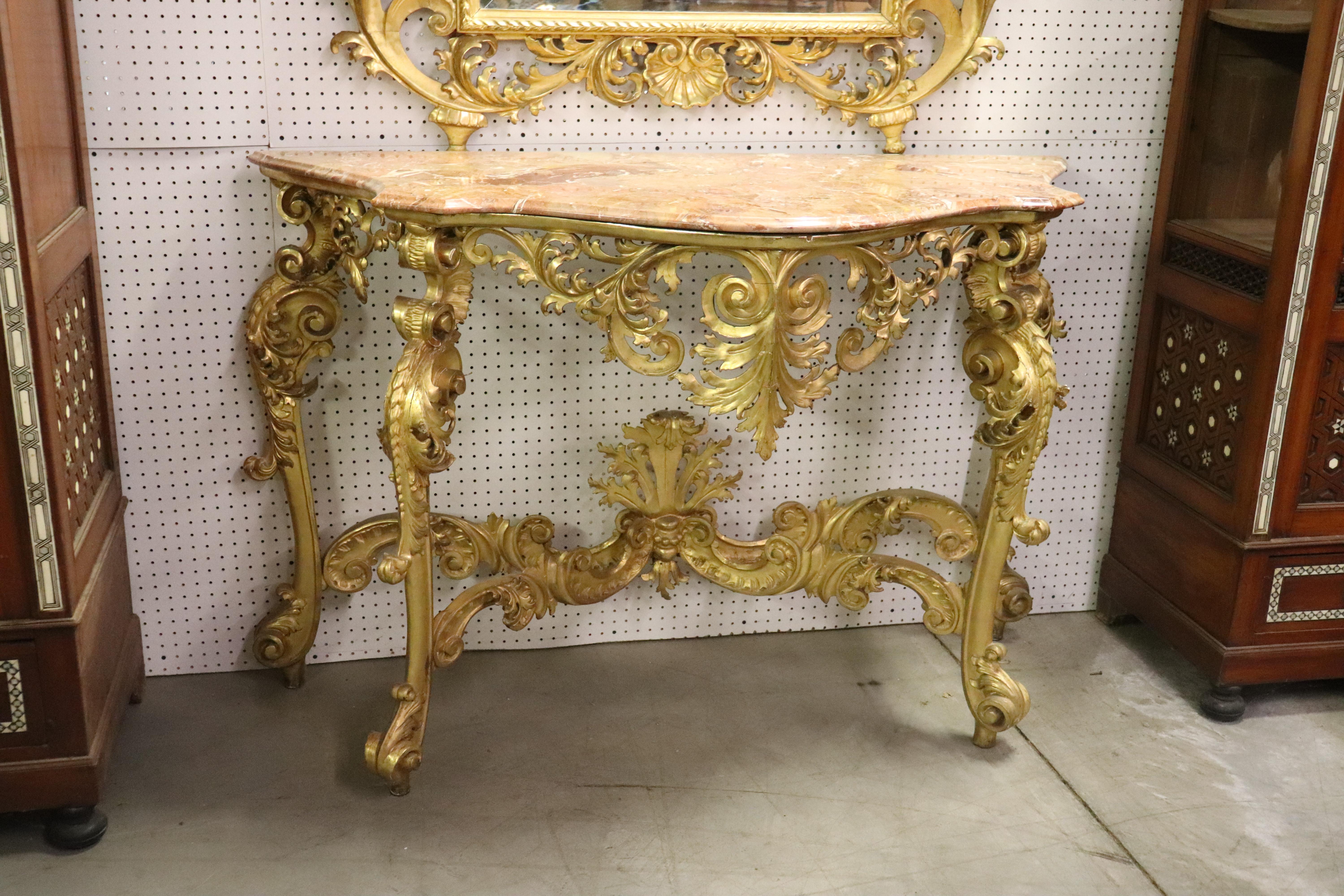 Miroir Florentine monumental en bois doré avec table console à plateau en marbre, vers 1940 en vente 2