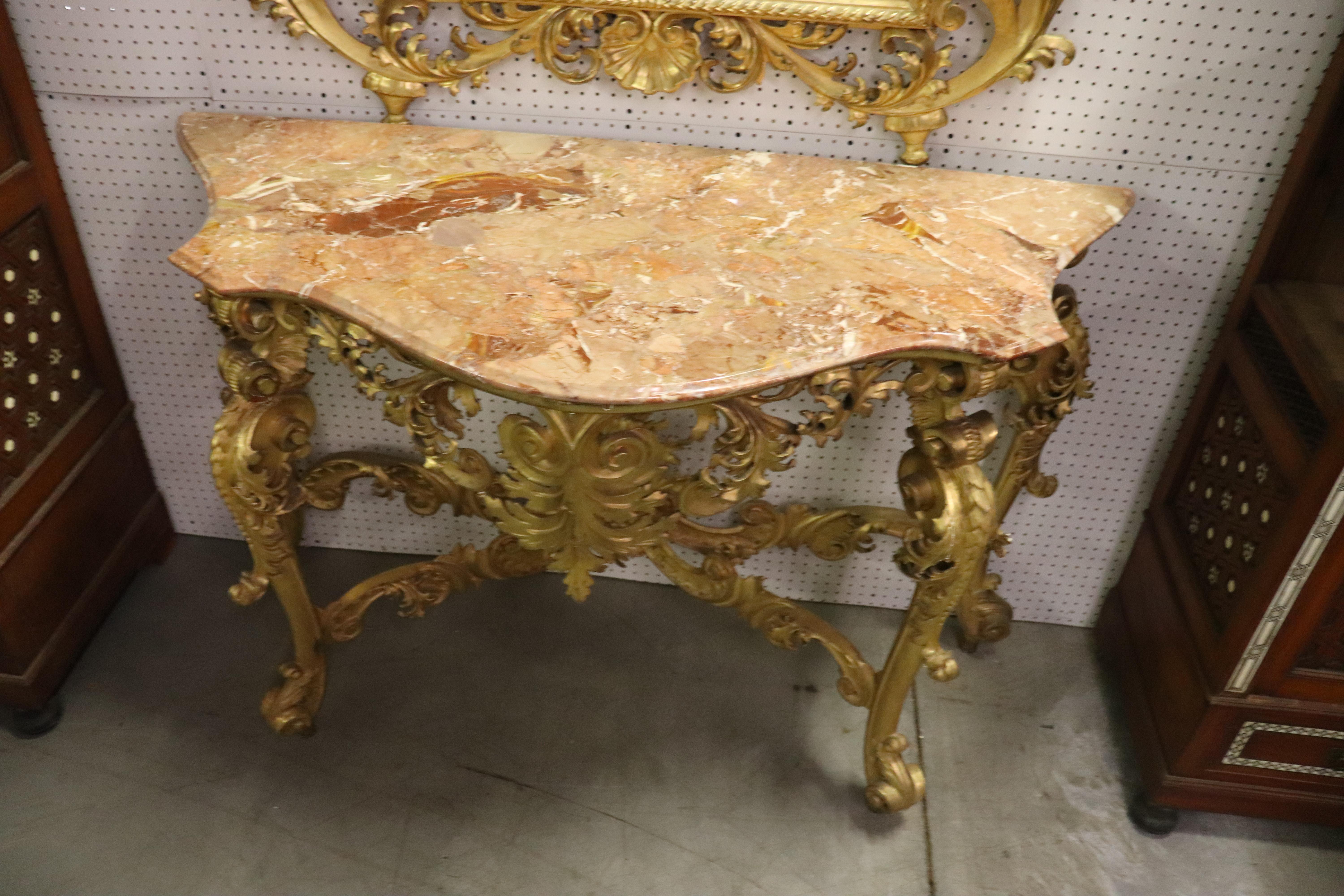 Miroir Florentine monumental en bois doré avec table console à plateau en marbre, vers 1940 en vente 3