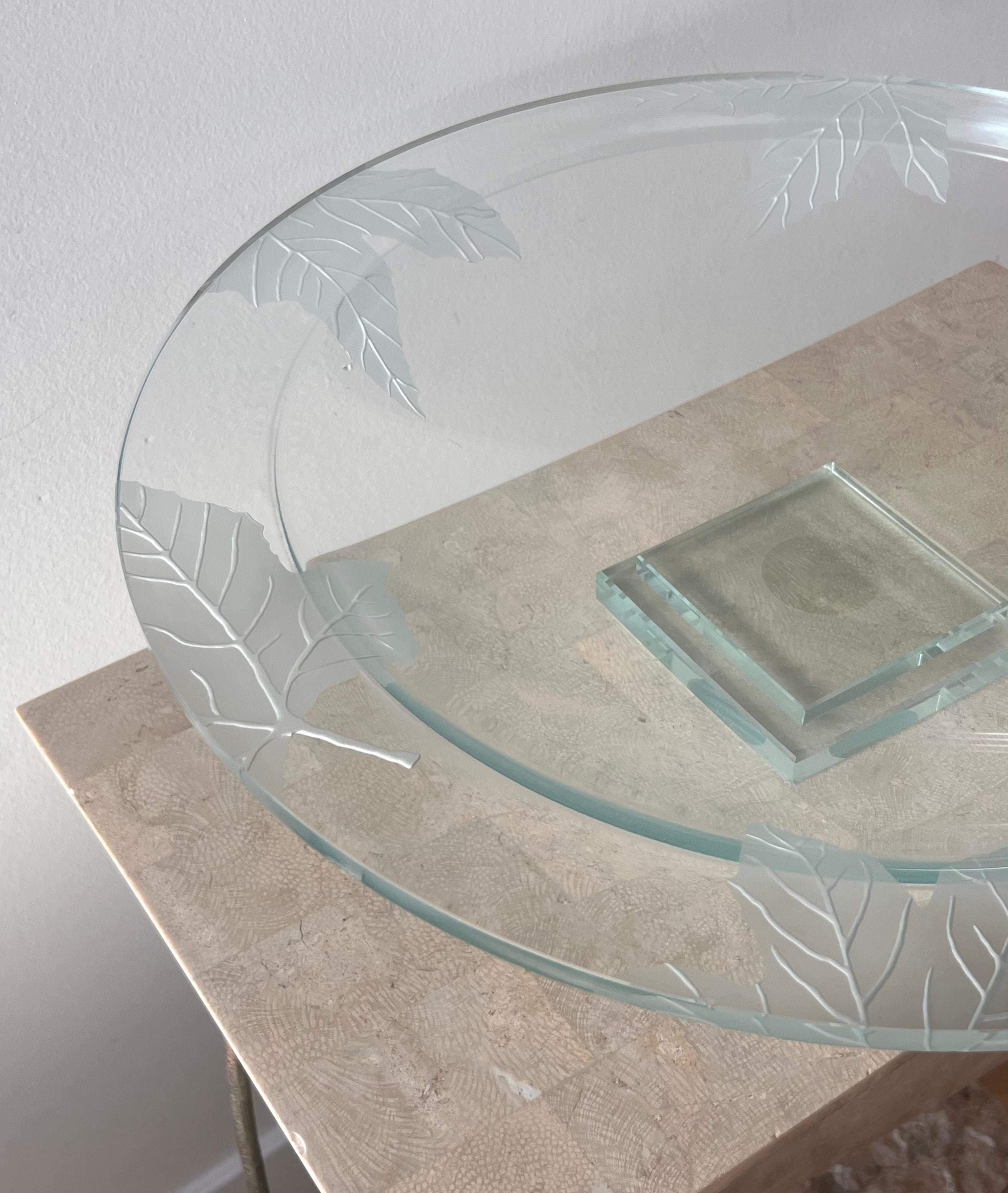 Monumental glass centerpiece with etched leaves by Stephen Schlanser, 2007.  In Good Condition For Sale In View Park, CA