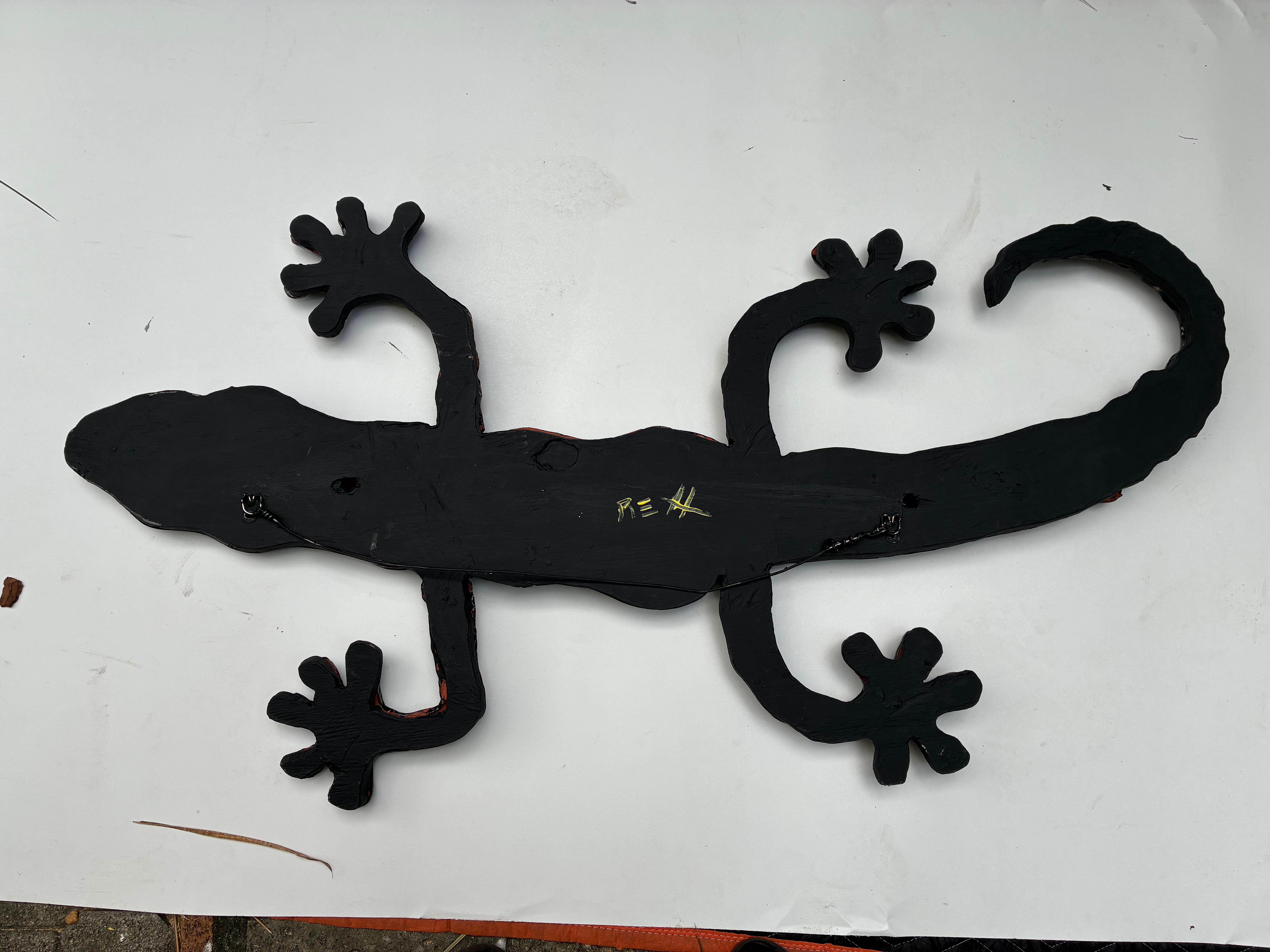 XXIe siècle et contemporain Sculpture murale monumentale en céramique émaillée représentant un gecko, réalisée par Rexx Fischer, artiste de Floride en vente