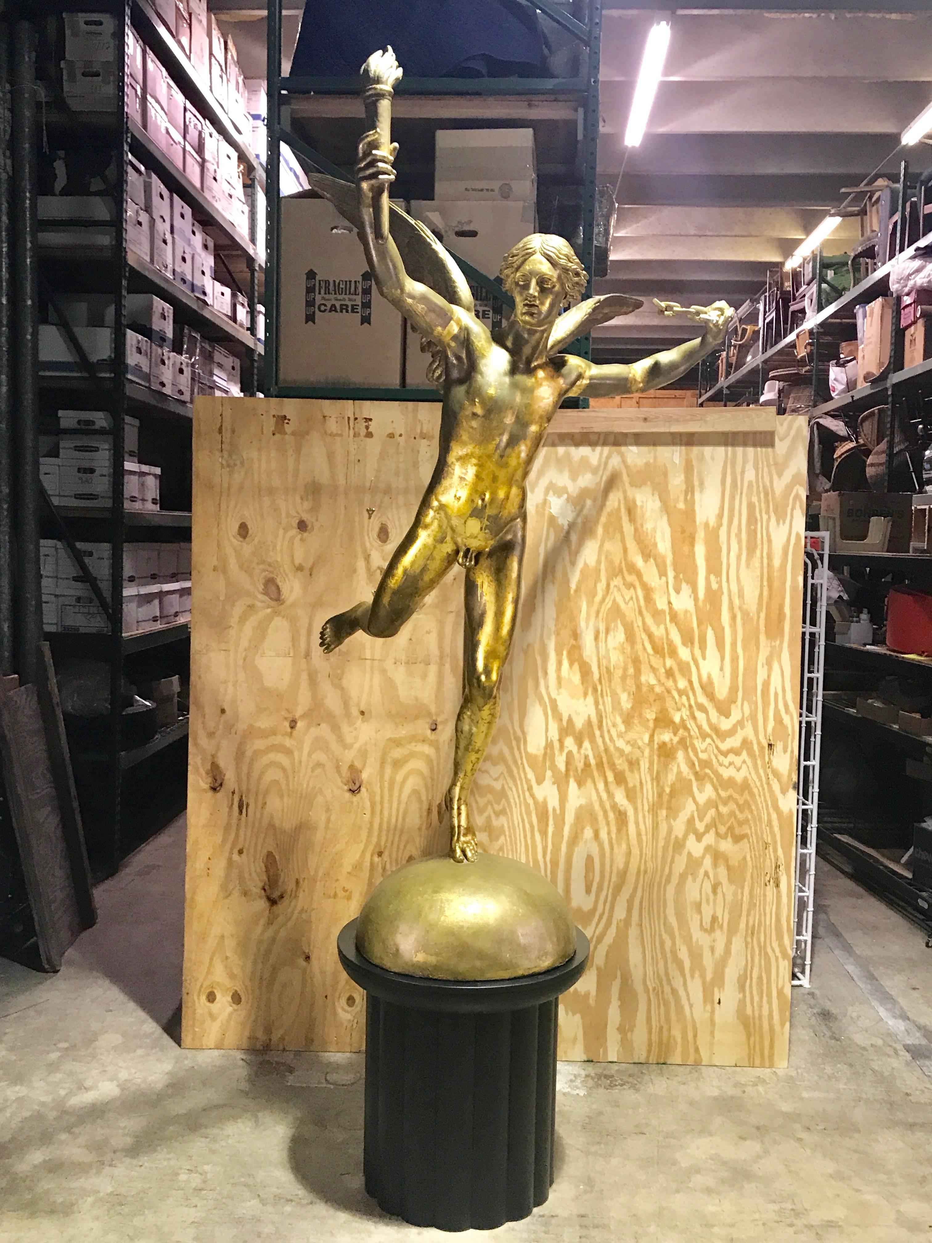 Monumental gold leaf sculpture of an angel
Grand Tour style, made of gold leaf lacquer over fiberglass-reinforced resin
The statue measures 94