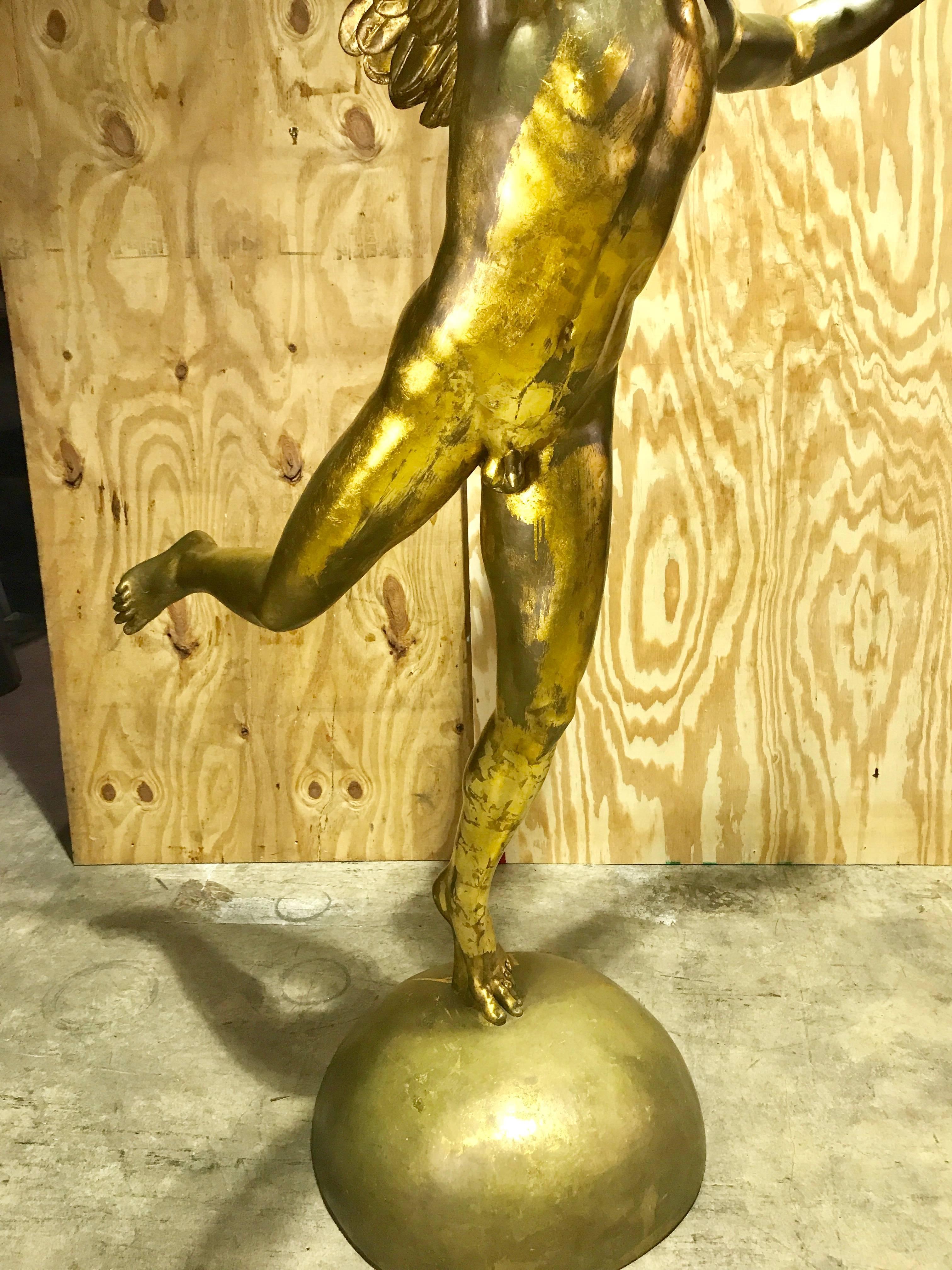 Monumentale Blattgold-Skulptur eines Engels (Vergoldet) im Angebot