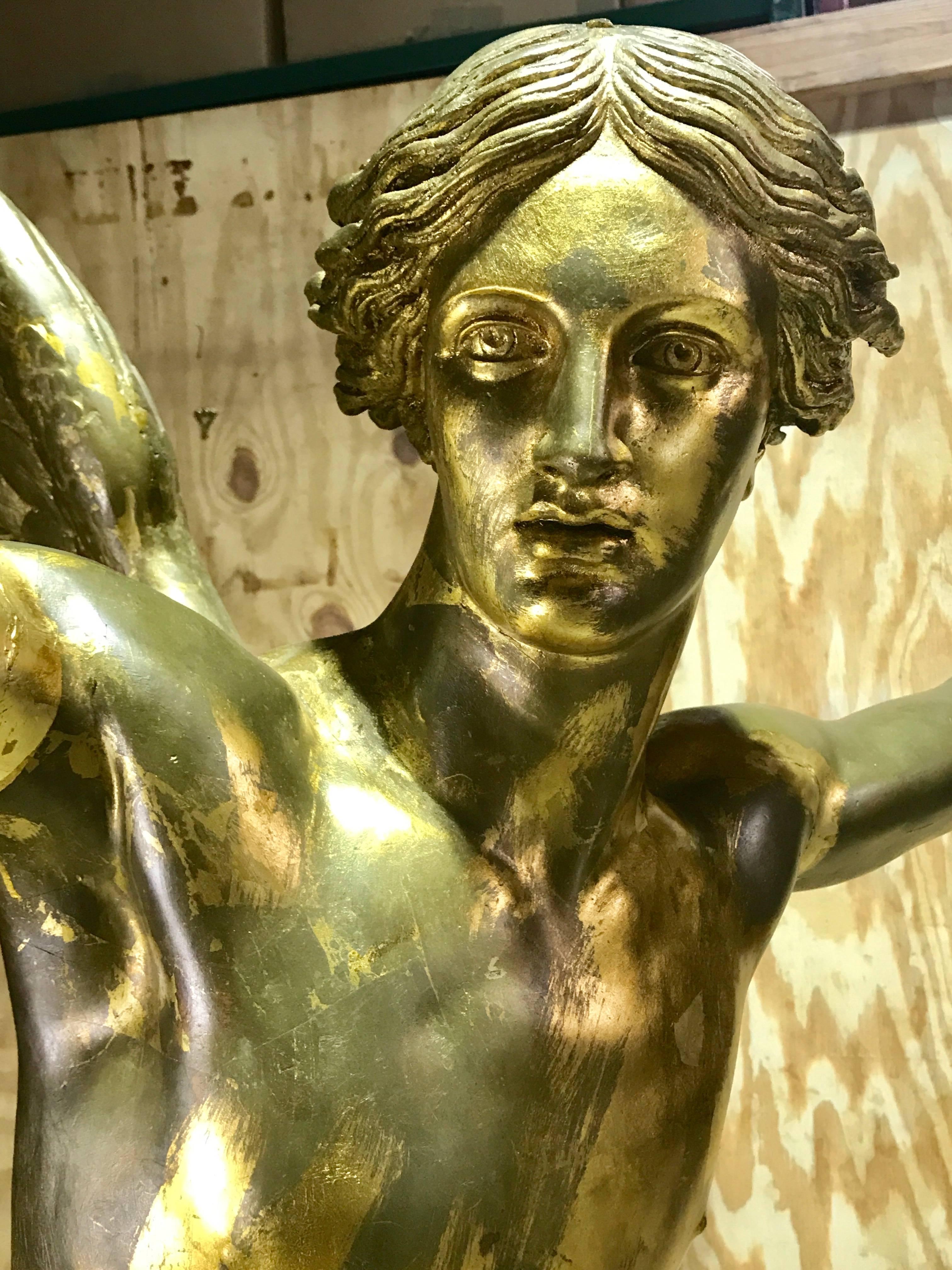 Monumentale Blattgold-Skulptur eines Engels im Zustand „Gut“ im Angebot in West Palm Beach, FL