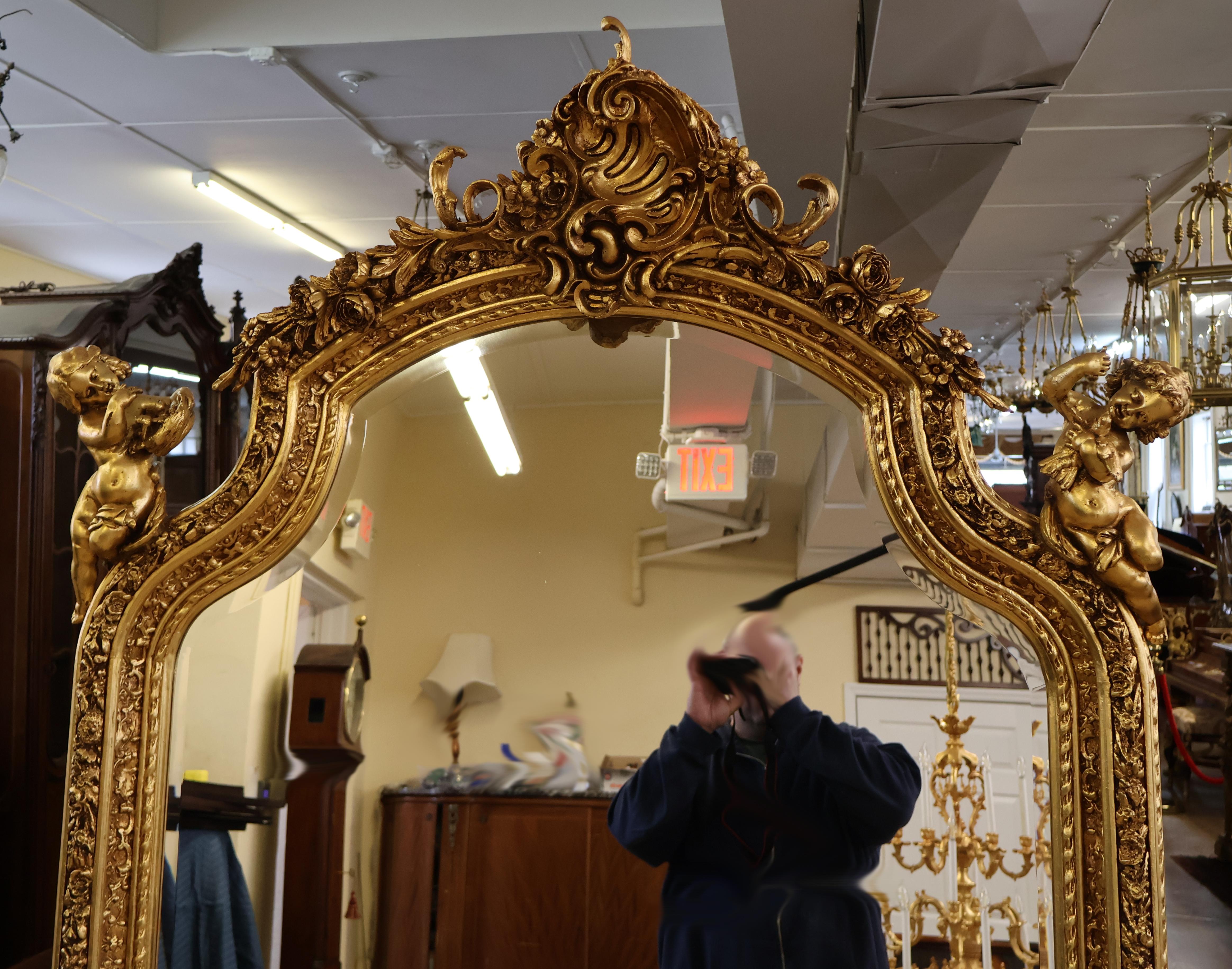Miroir biseauté Monumental Gold Louis XVI French Style Cherub Putti Motif 7' Tall en vente 6