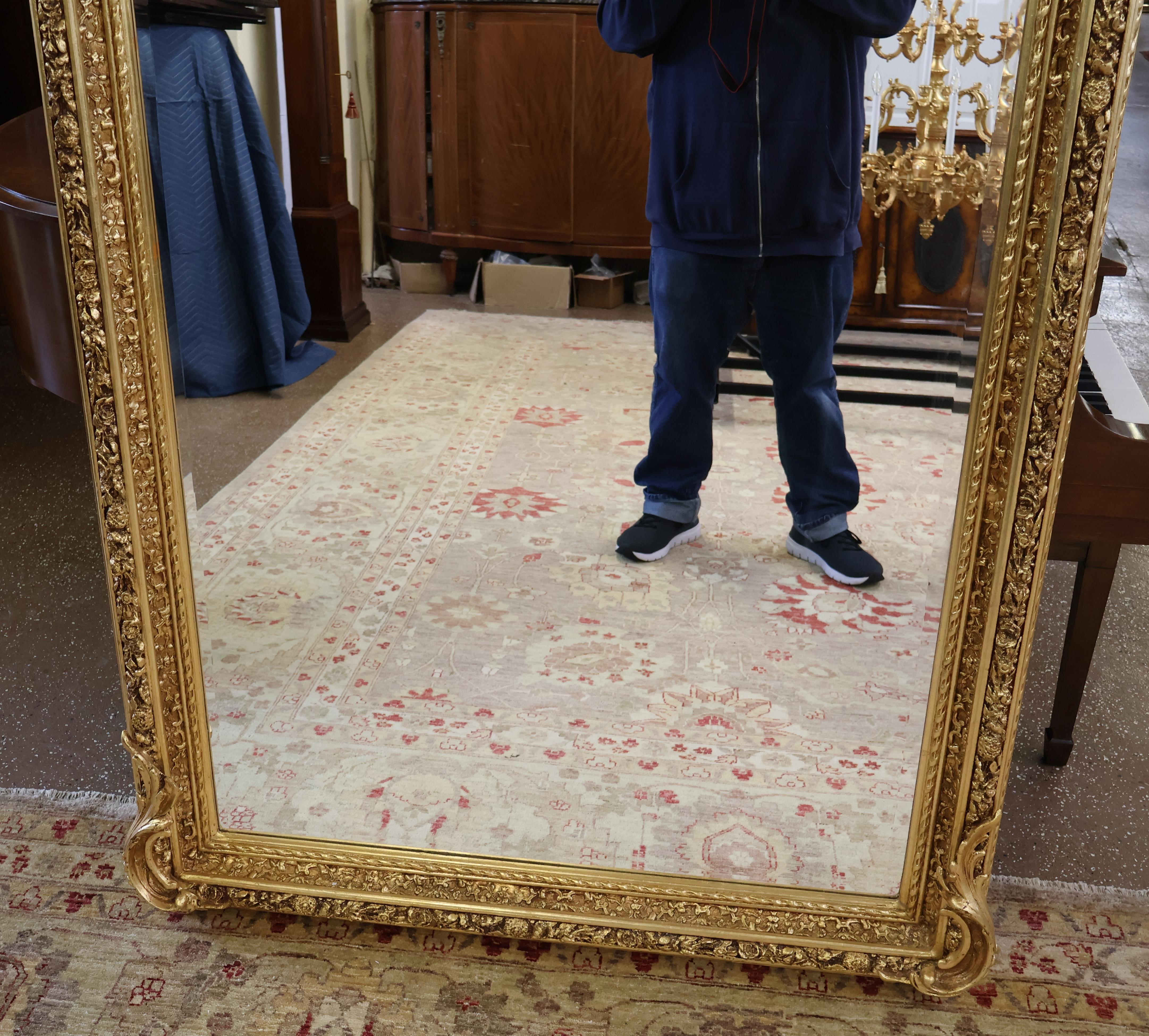 Miroir biseauté Monumental Gold Louis XVI French Style Cherub Putti Motif 7' Tall en vente 7
