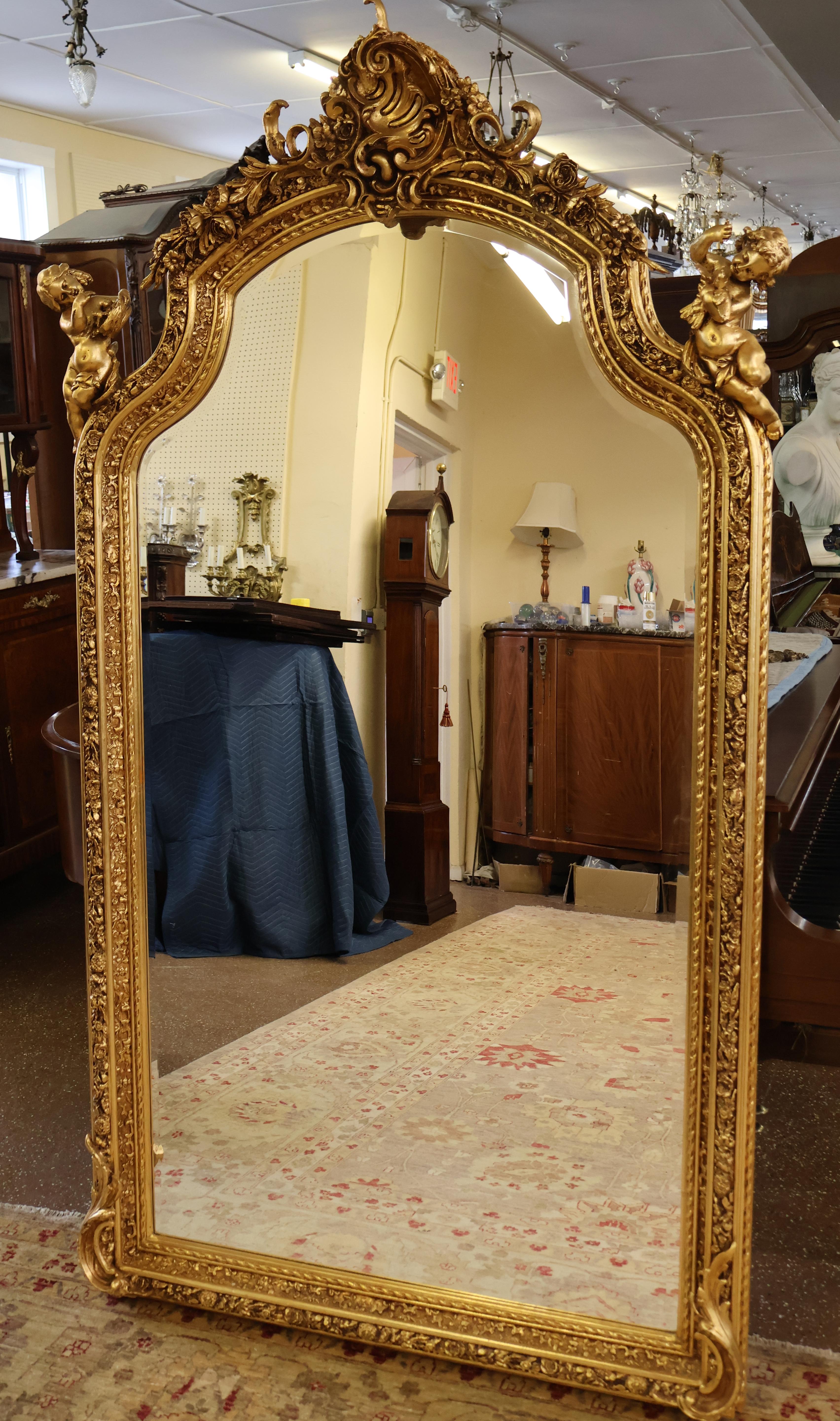 Miroir biseauté Monumental Gold Louis XVI French Style Cherub Putti Motif 7' Tall Bon état - En vente à Long Branch, NJ