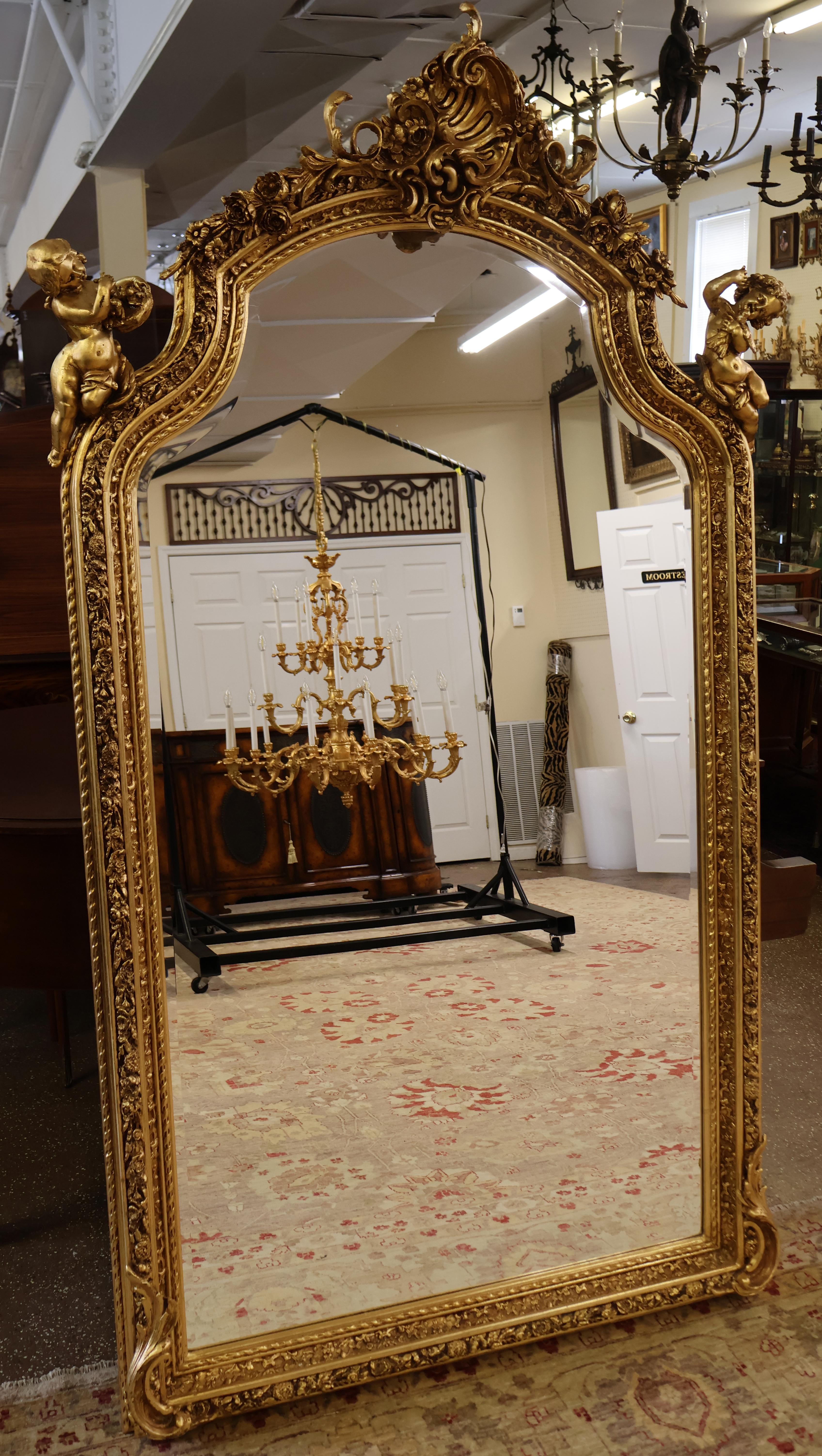 XXIe siècle et contemporain Miroir biseauté Monumental Gold Louis XVI French Style Cherub Putti Motif 7' Tall en vente