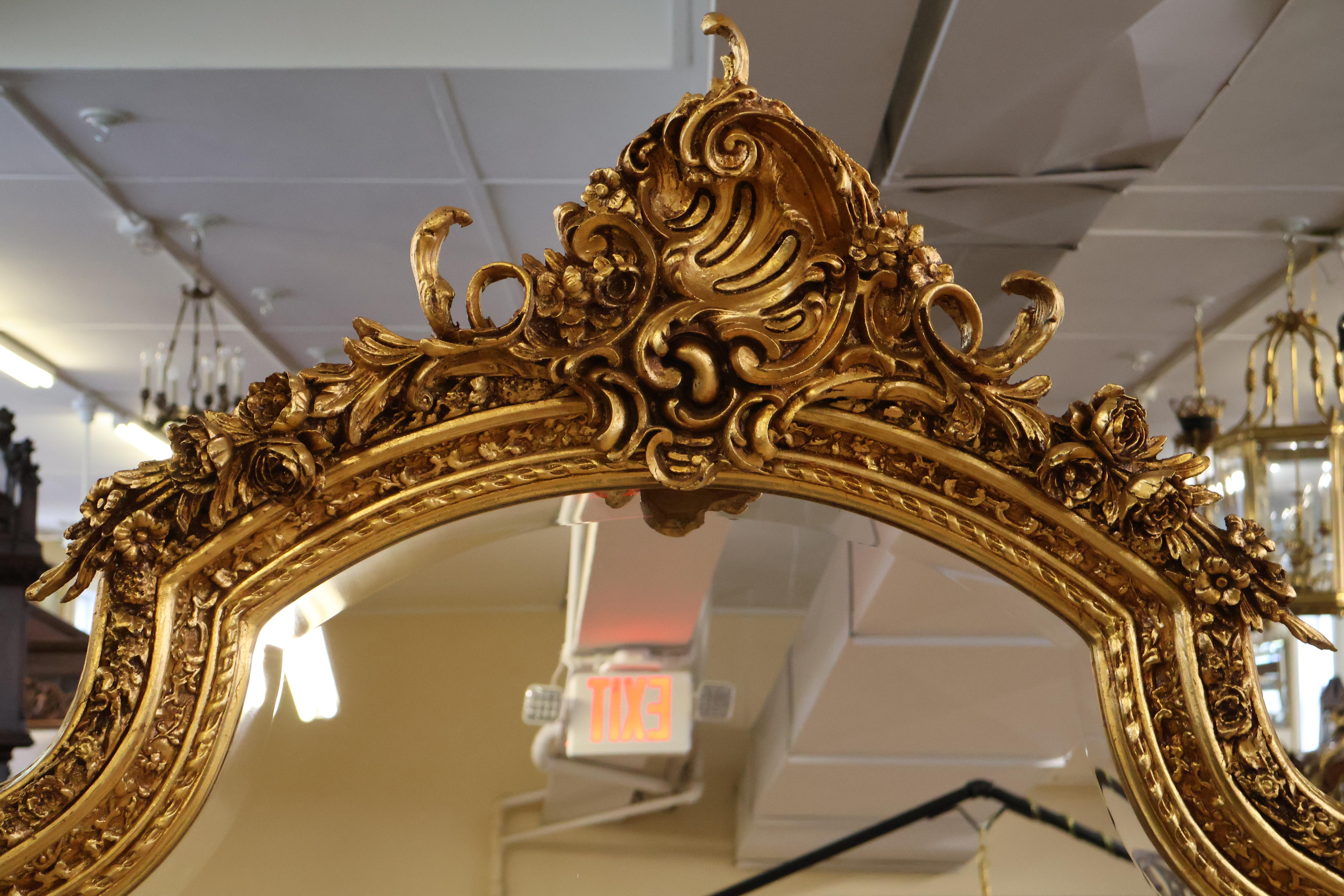 Miroir biseauté Monumental Gold Louis XVI French Style Cherub Putti Motif 7' Tall en vente 1