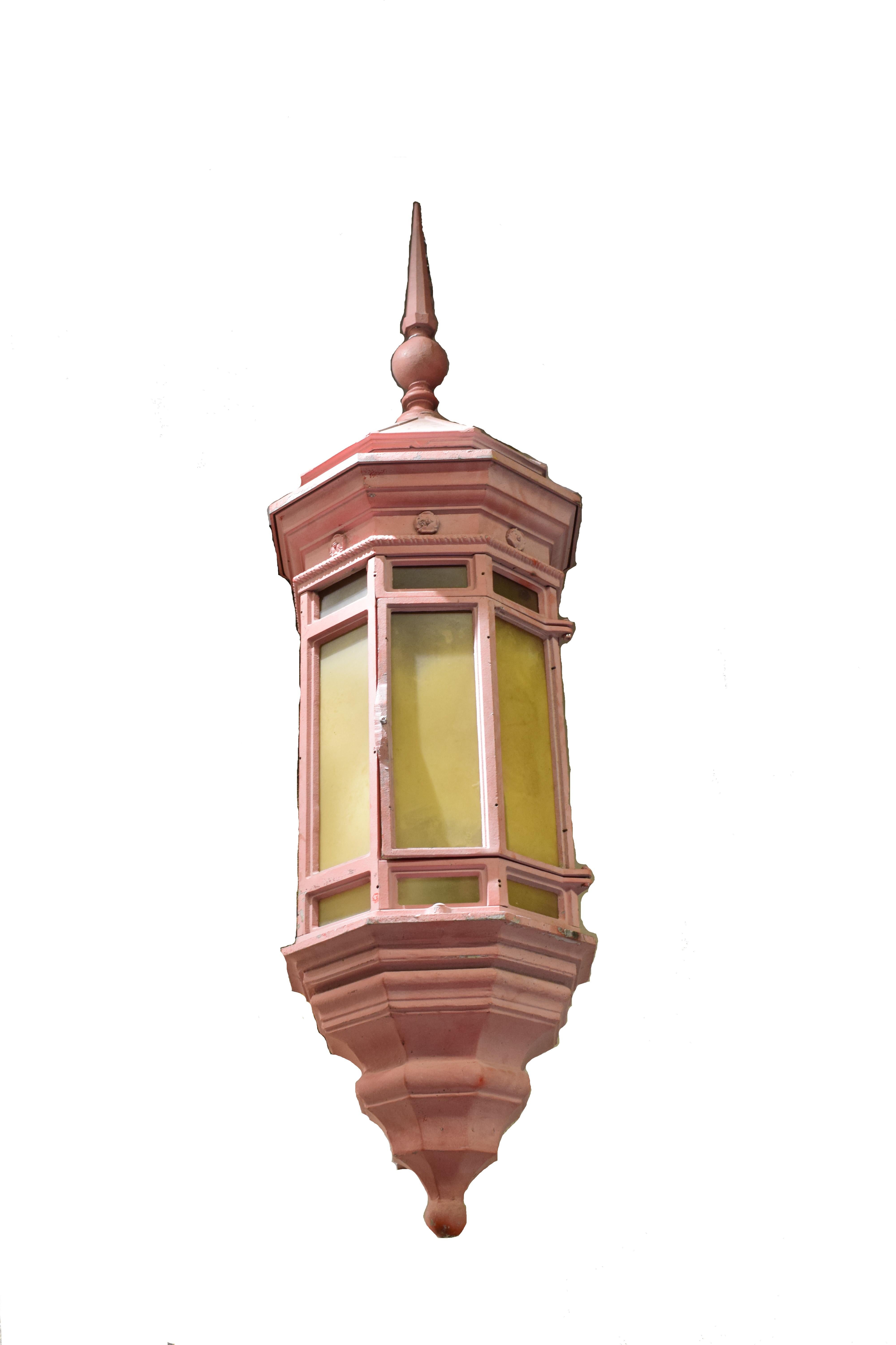 A fine and decorative gothic style lantern, primed and ready to be painted. Acrylic panels. Needs rewiring.

6 available 

Measures: 15