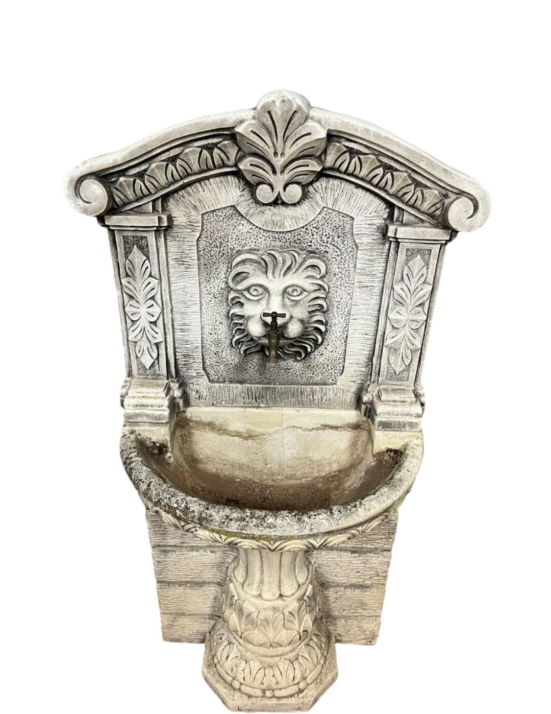 fuente estilo griego