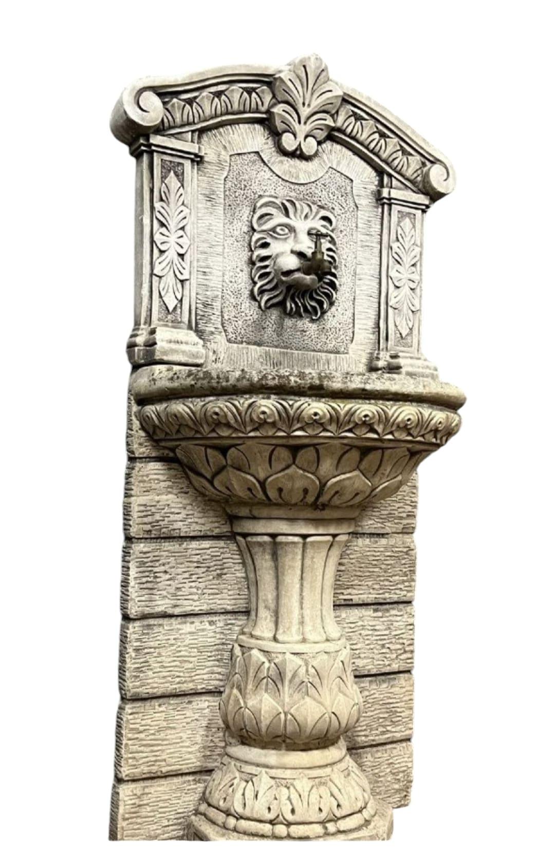Fuente monumental de estilo griego en piedra reconstituida en Bueno estado para la venta en Madrid, ES