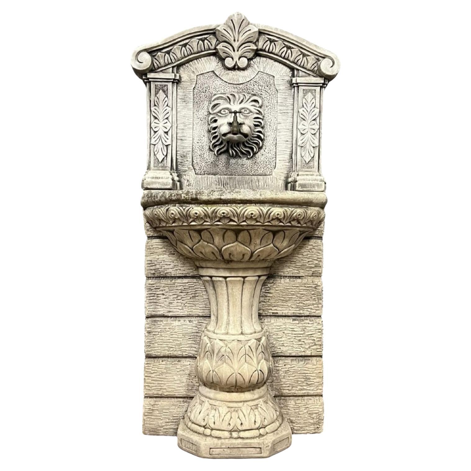 Fontaine monumentale de style grec en pierre reconstituée