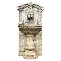 Fontaine monumentale de style grec en pierre reconstituée