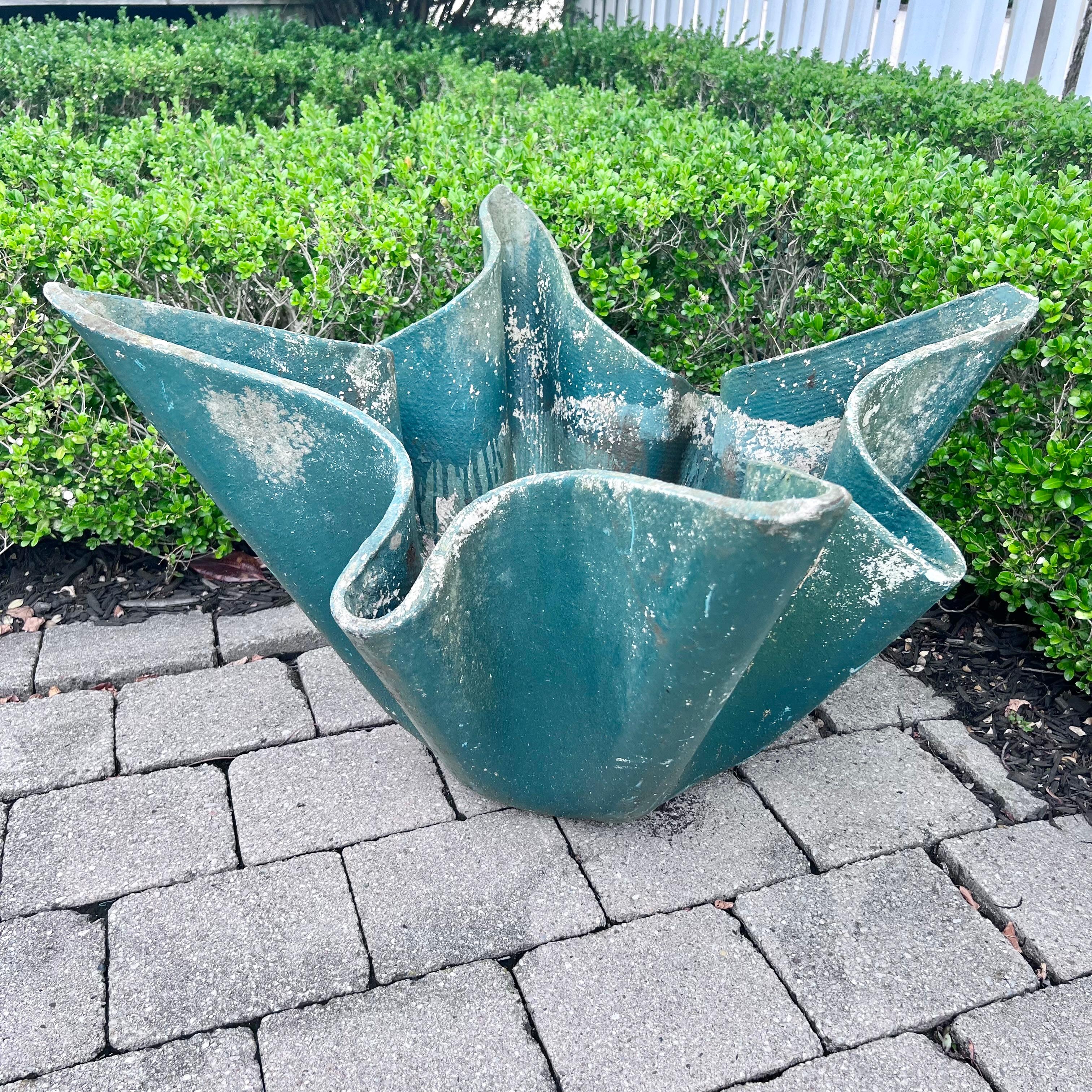 Monumental Green Willy Guhl Vertical Handkerchief Planter, 1960s Switzerland In Good Condition For Sale In Los Angeles, CA