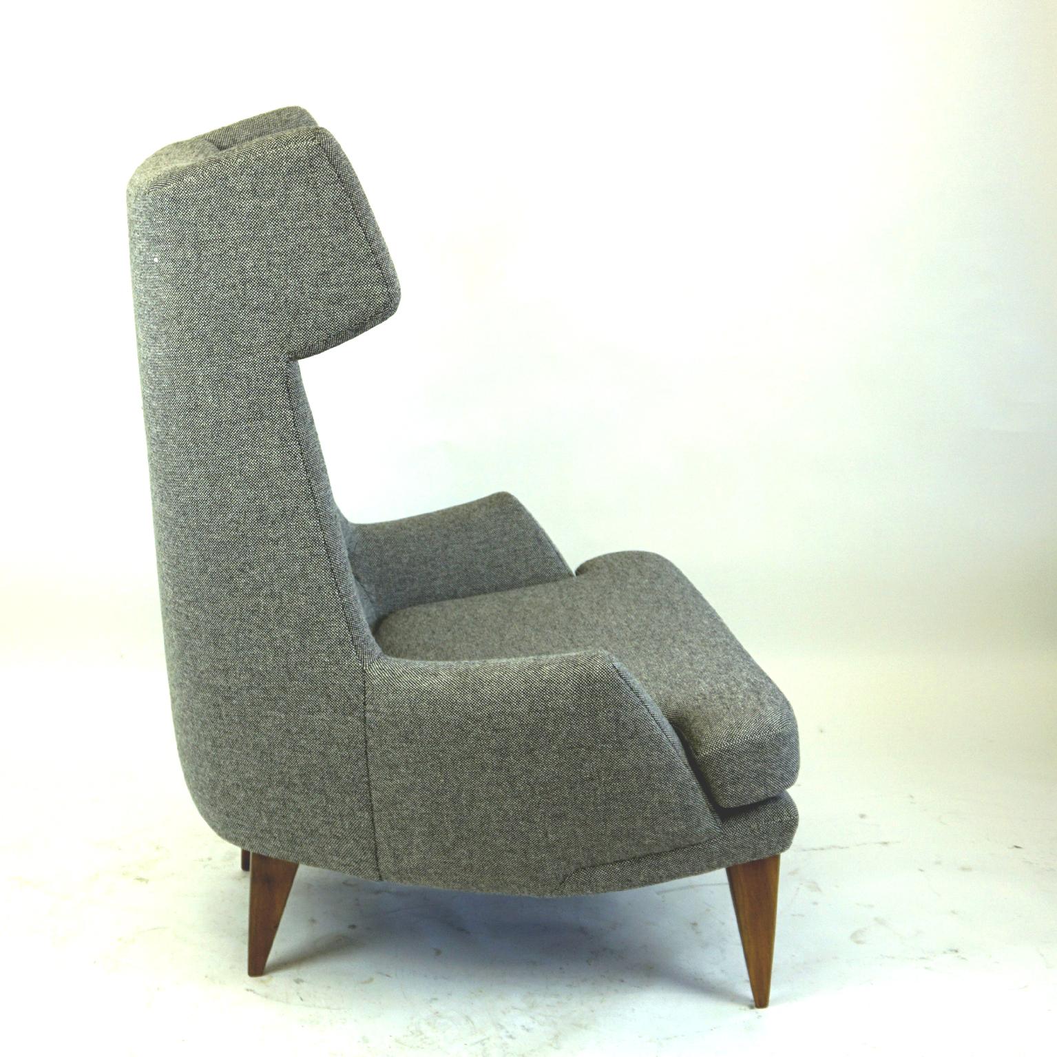 Amazing extra large and highly comfortable Austrian Midcentury Lounge Chair designed by one of the the most important Austrian Post War Architects Oswald Haerdtl, who studied and worked together with Josef Hoffmann. 
The Chair features a Wooden