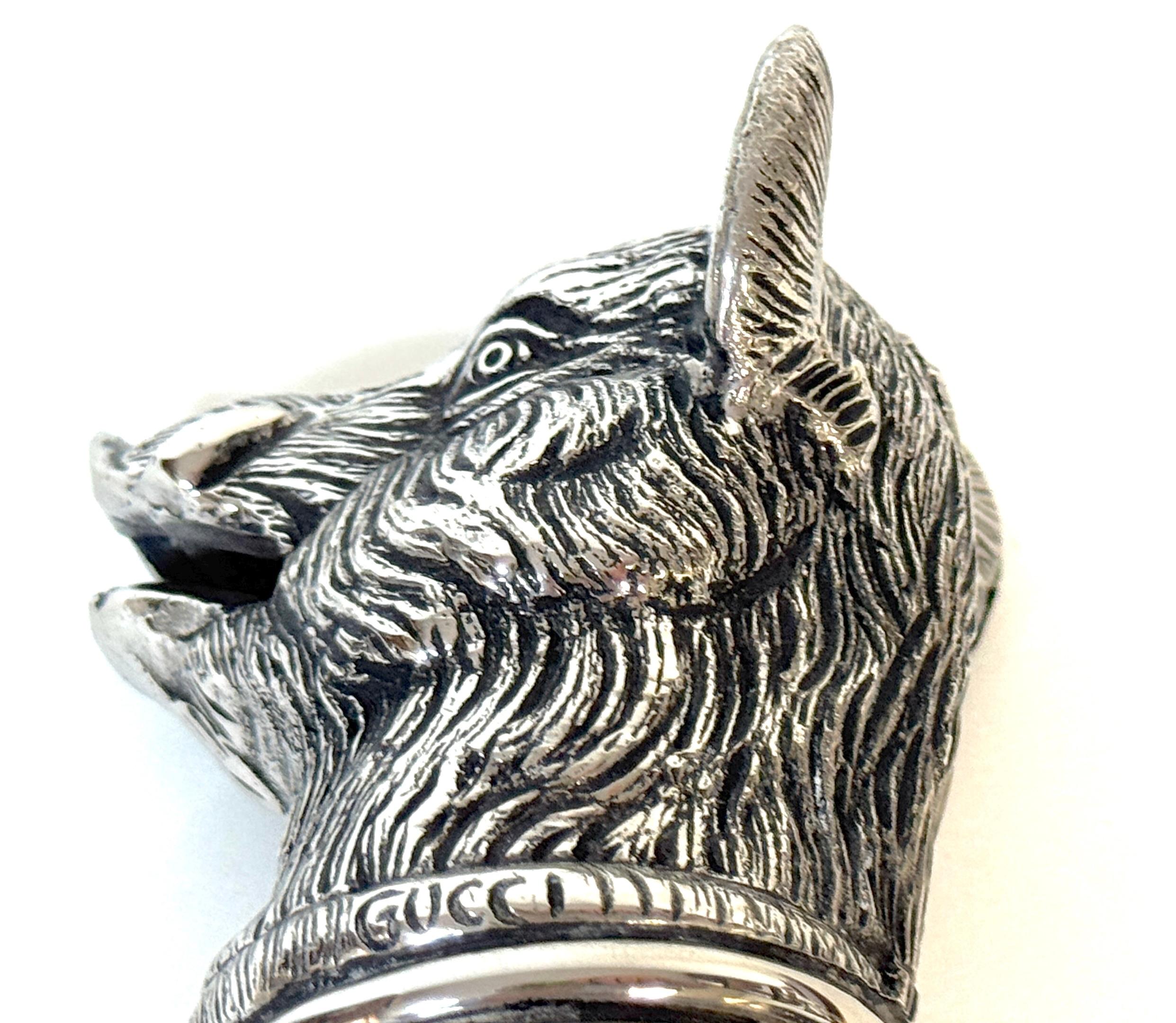 Estribera monumental Gucci con motivo de jabalí bañada en plata, diseñada por Paolo Gucci Vaciado en venta