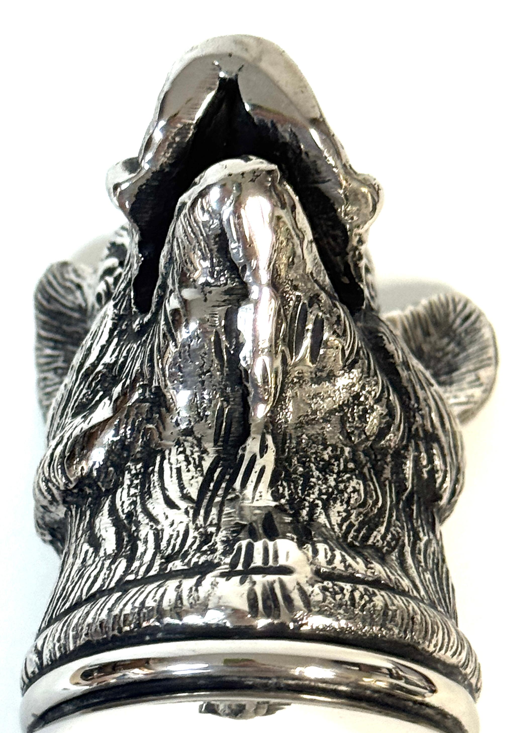 Estribera monumental Gucci con motivo de jabalí bañada en plata, diseñada por Paolo Gucci Chapado en plata en venta