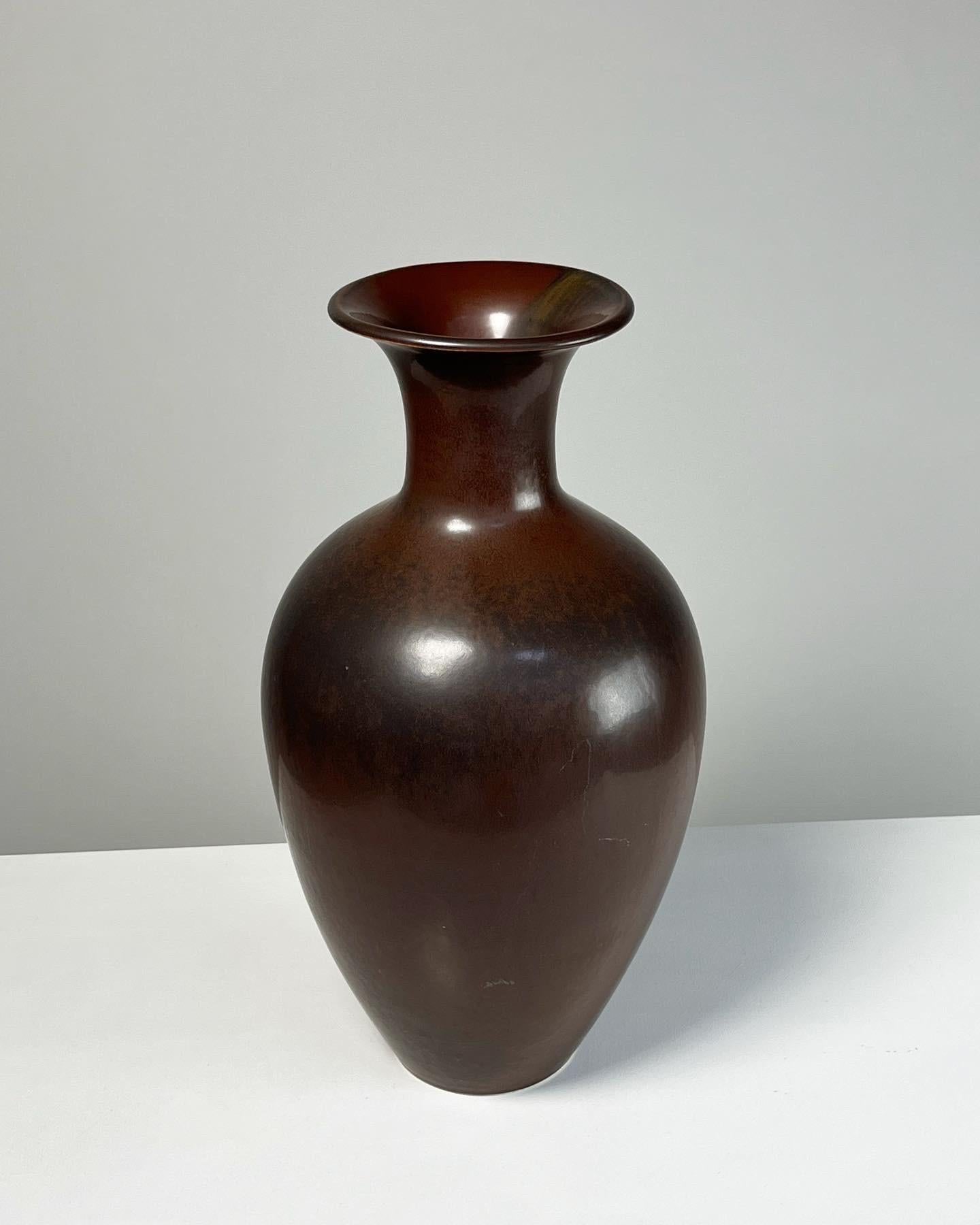 Mid-Century Modern Vase de sol monumental Gunnar Nylund AKT Stoneware Rörstrand Suède 1950s  en vente