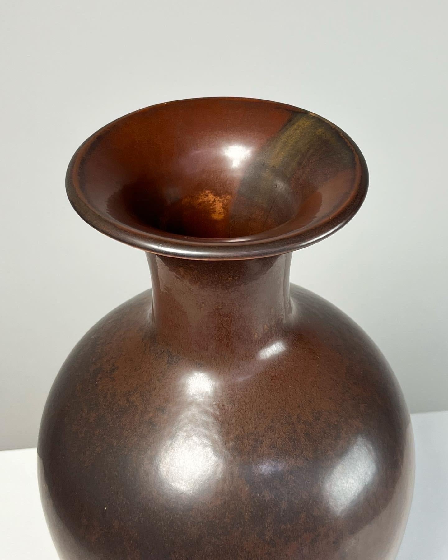 Vase de sol monumental Gunnar Nylund AKT Stoneware Rörstrand Suède 1950s  Bon état - En vente à Basel, BS