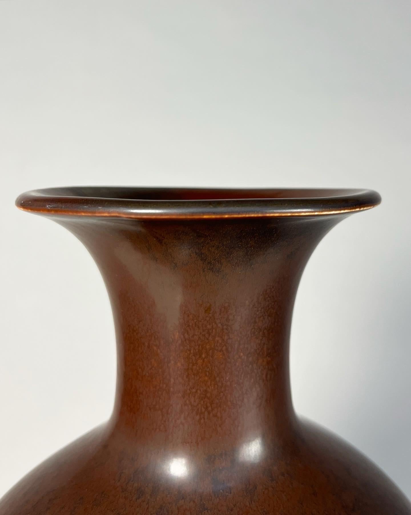 Milieu du XXe siècle Vase de sol monumental Gunnar Nylund AKT Stoneware Rörstrand Suède 1950s  en vente