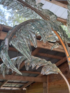 Monumentale Stehlampe aus mundgeblasenem Glas und Metall mit gemeißeltem Faserglas