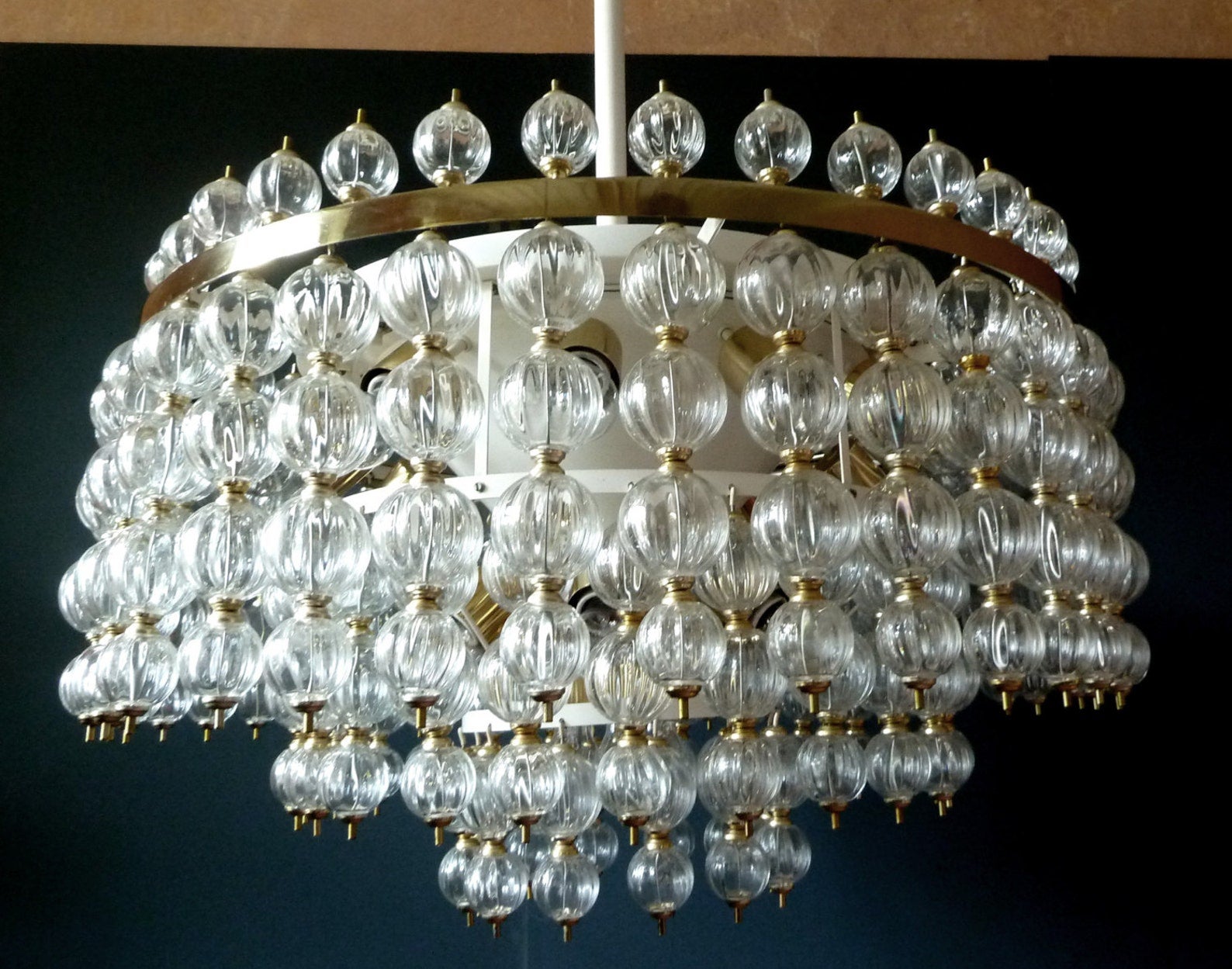 Gigantic blown glass chandelier
Diameter 3,3 feet - glass body 2 feet high - maximal height 7,2 feet

Gigantic chandelier 