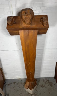 Scultura monumentale intagliata a mano “Pillory” di Anne M. Frankina, in stile modernista/cubista