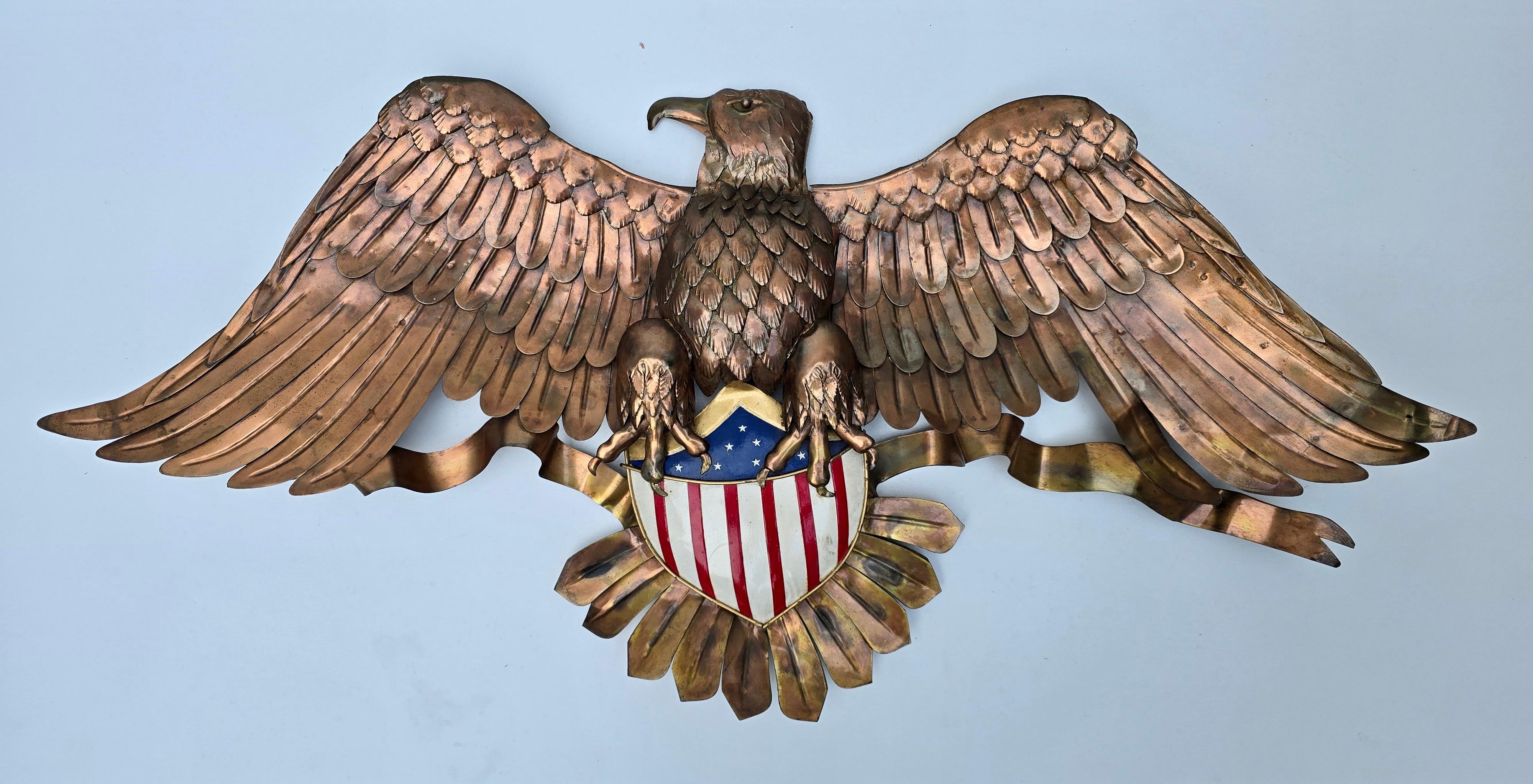 Aigle américain monumental en cuivre fait à la main avec le grand sceau, milieu du 20e siècle en vente 3